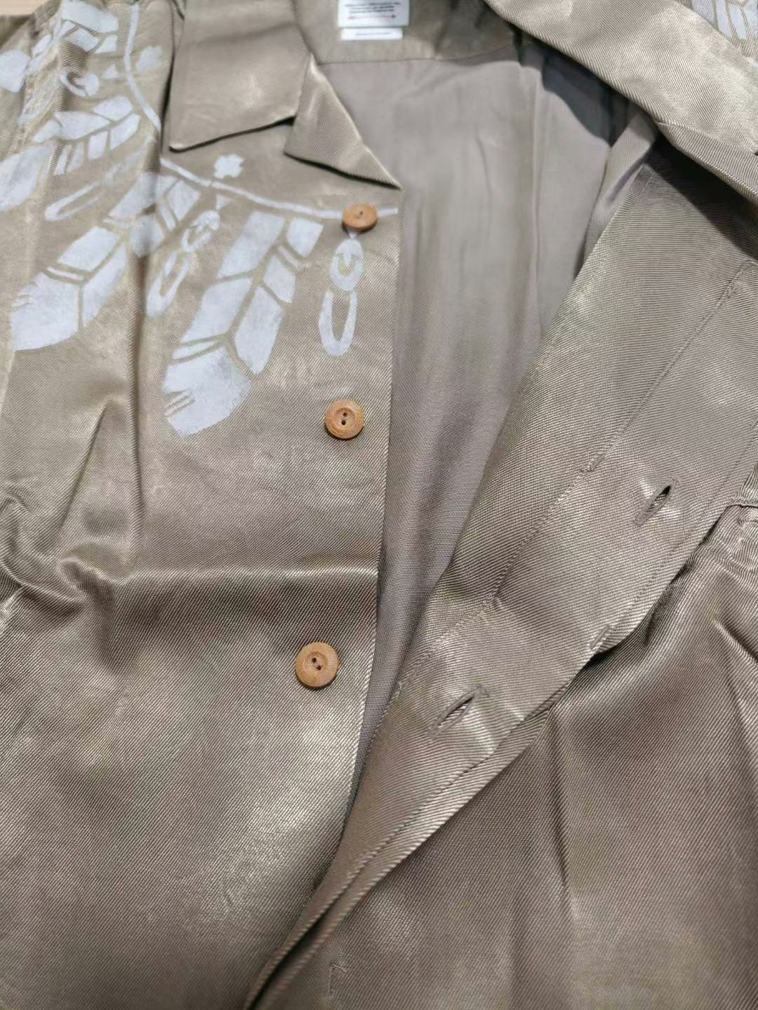 visvim 19SS SPOT FREE EDGE SHIRT S/S FEATHERS — detail
