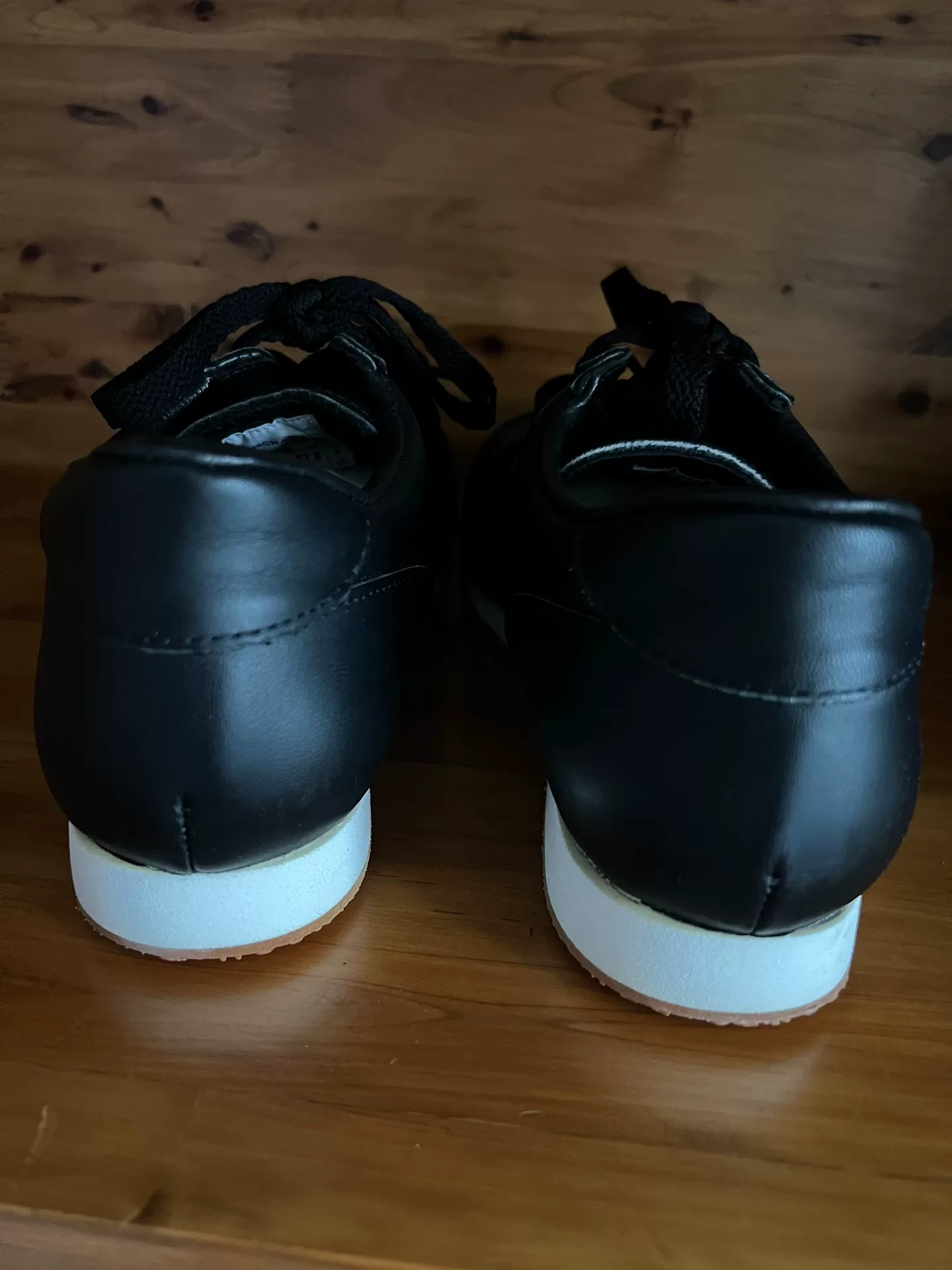 Blueover Retro Japanese Running Shoes — label