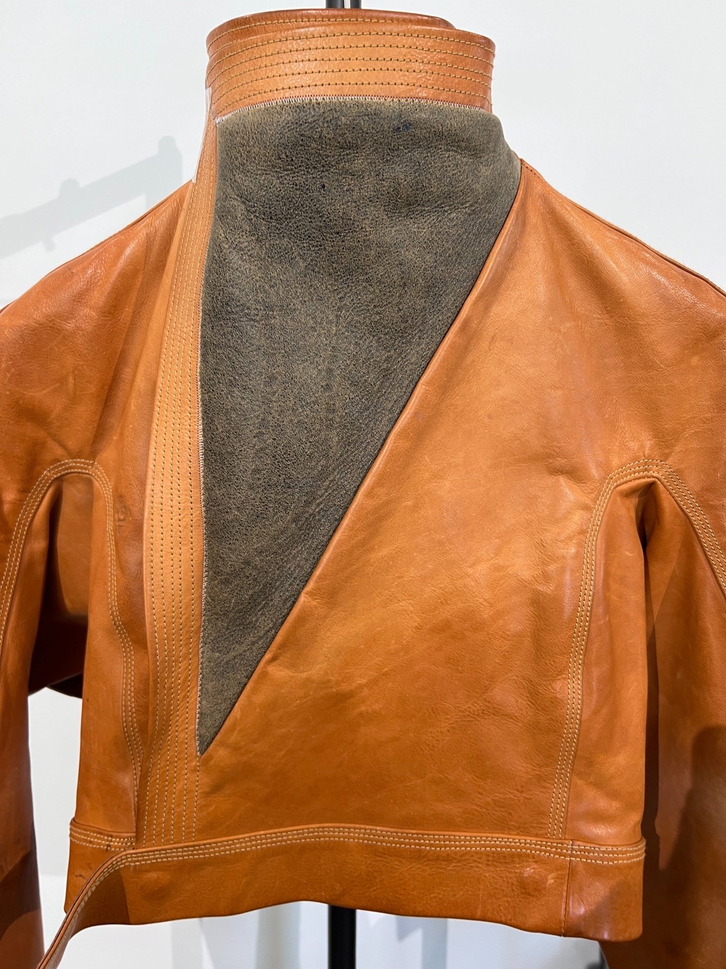 Rick Owens Cropped Fur Collar Leather Jacket — label