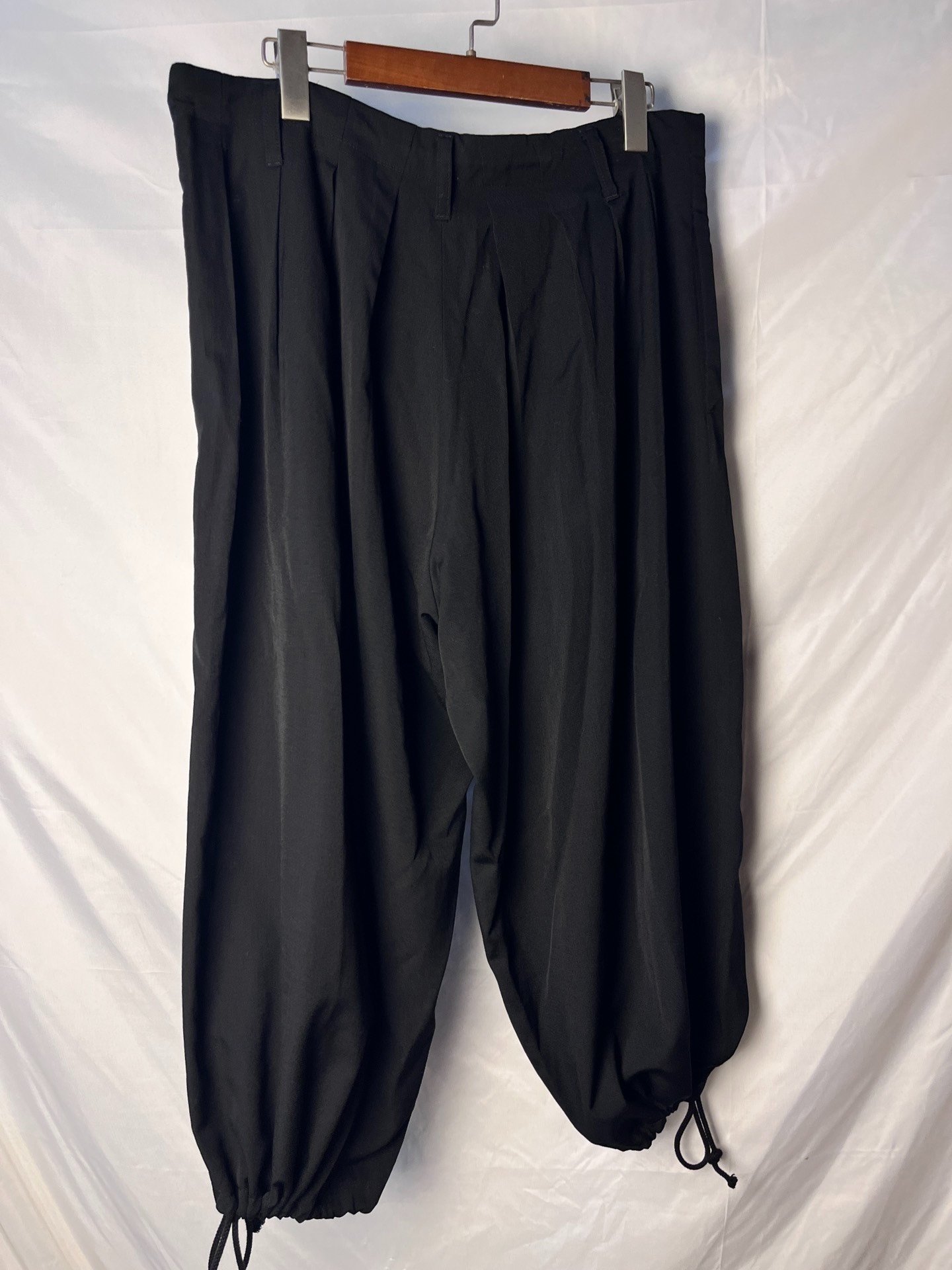 Yohji Yamamoto 12 Pleat Balloon Pants — detail