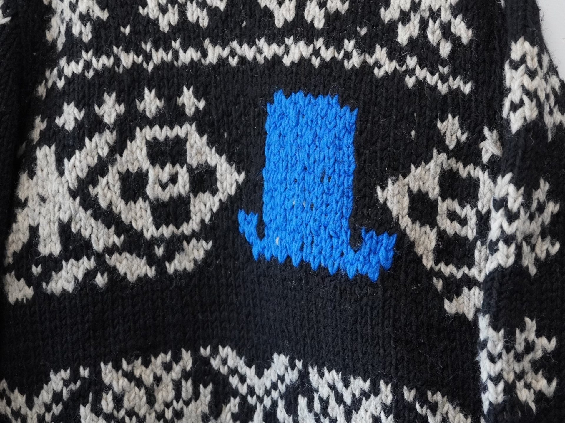 Yohji Yamamoto 11AW Runway Hand-Knit Sweater — detail
