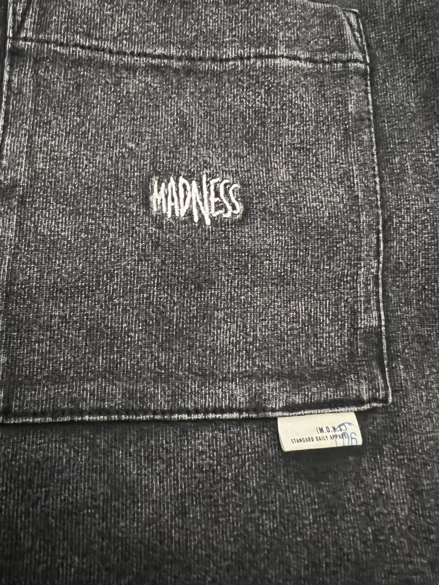 Madness 19FW Snow-Wash Embroidered Sweatshirt — label