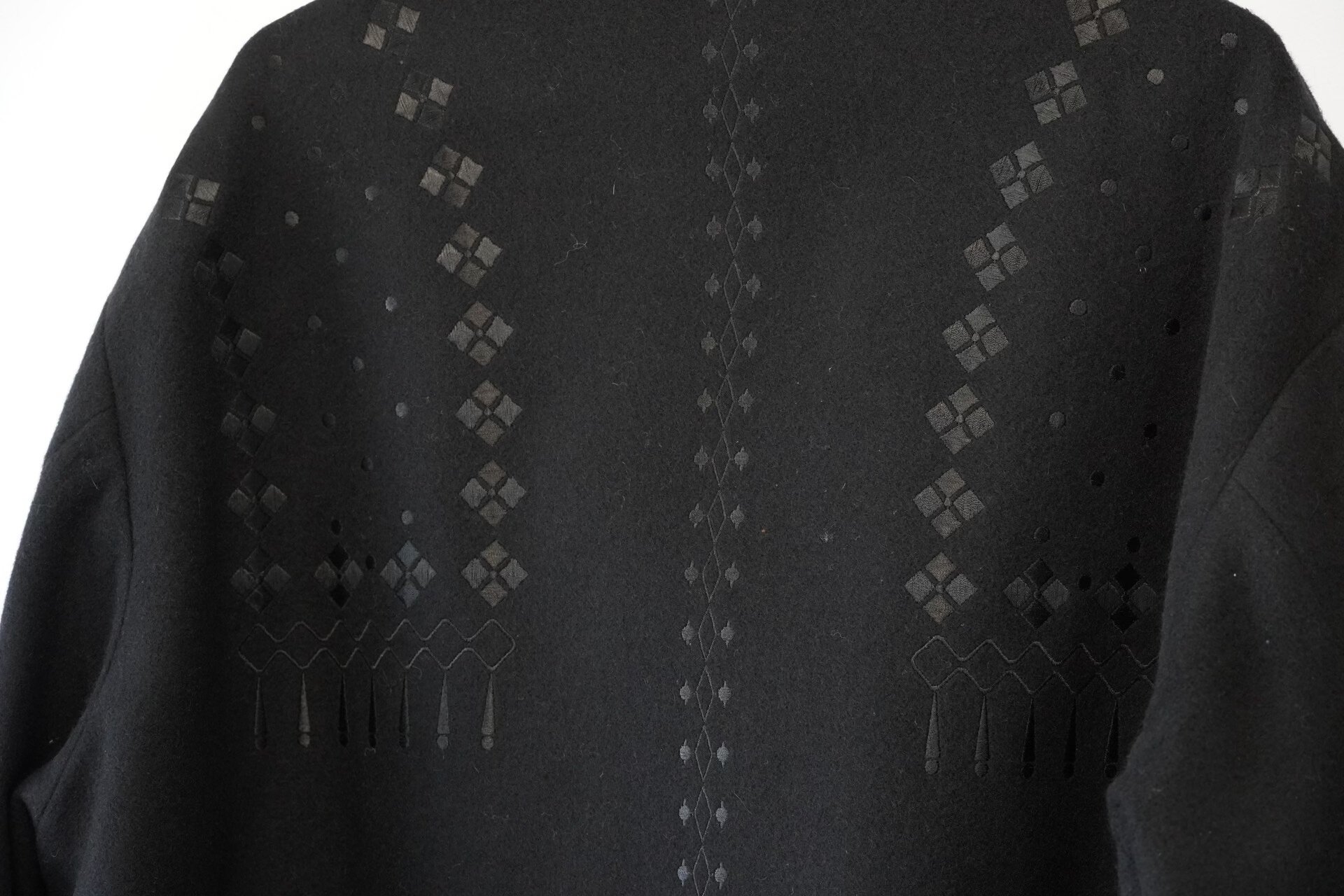 Yohji Yamamoto 22AW Black Embroidered Jacket — label