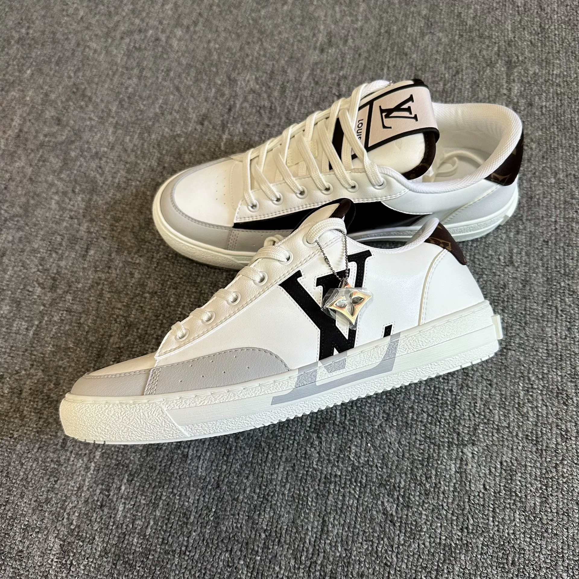 Louis Vuitton Charlie Low-Top Casual Shoes — front