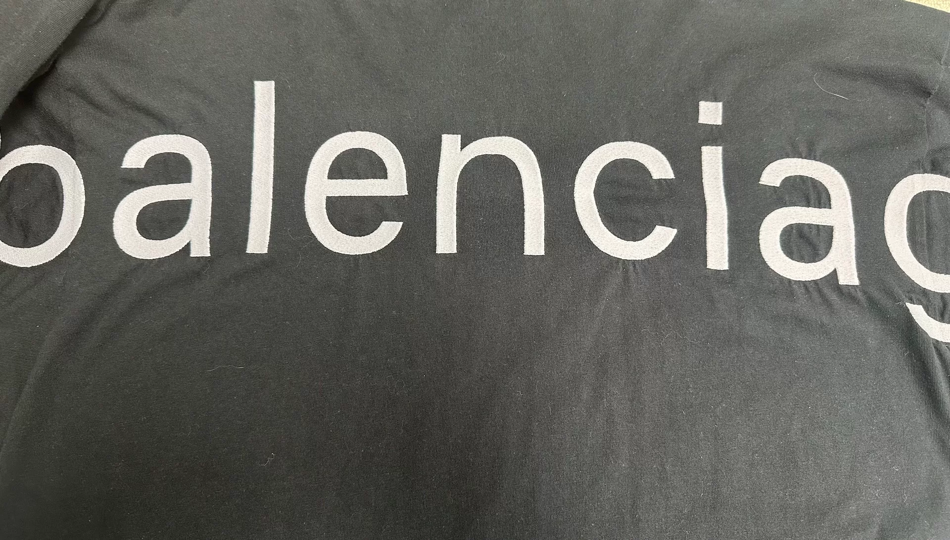 Balenciaga Letter Long-Sleeve T-Shirt — detail