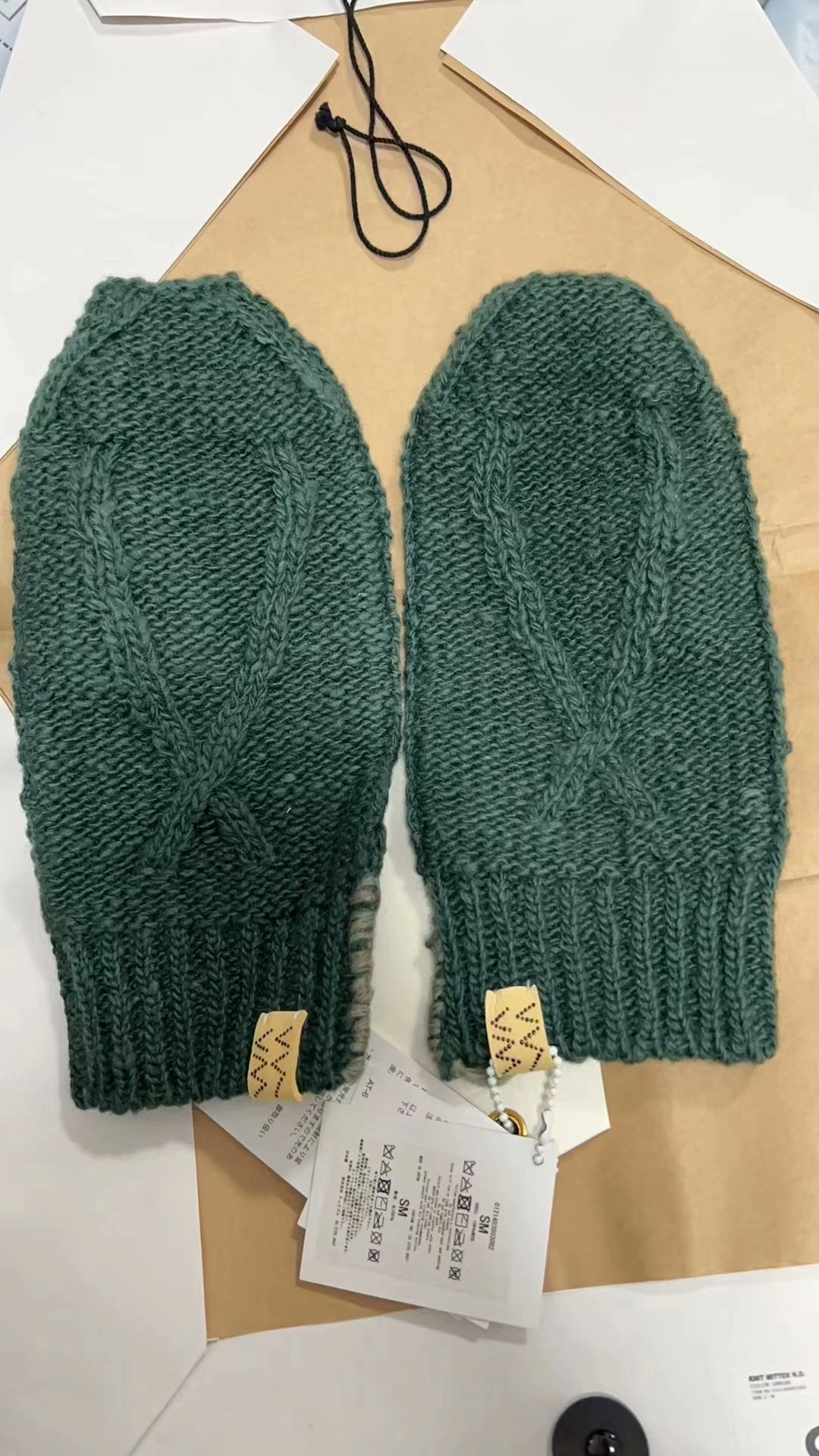 visvim 21AW Spot Knit Mitten N.D — front