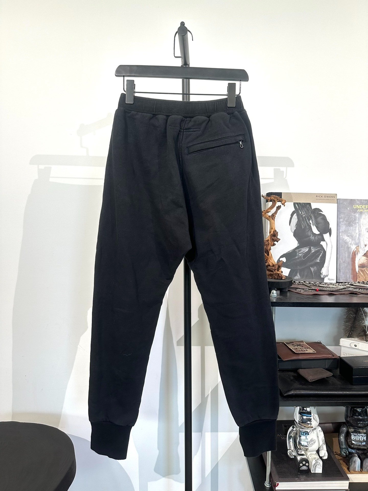 Julius_7 Black Jogger Sweatpants — front