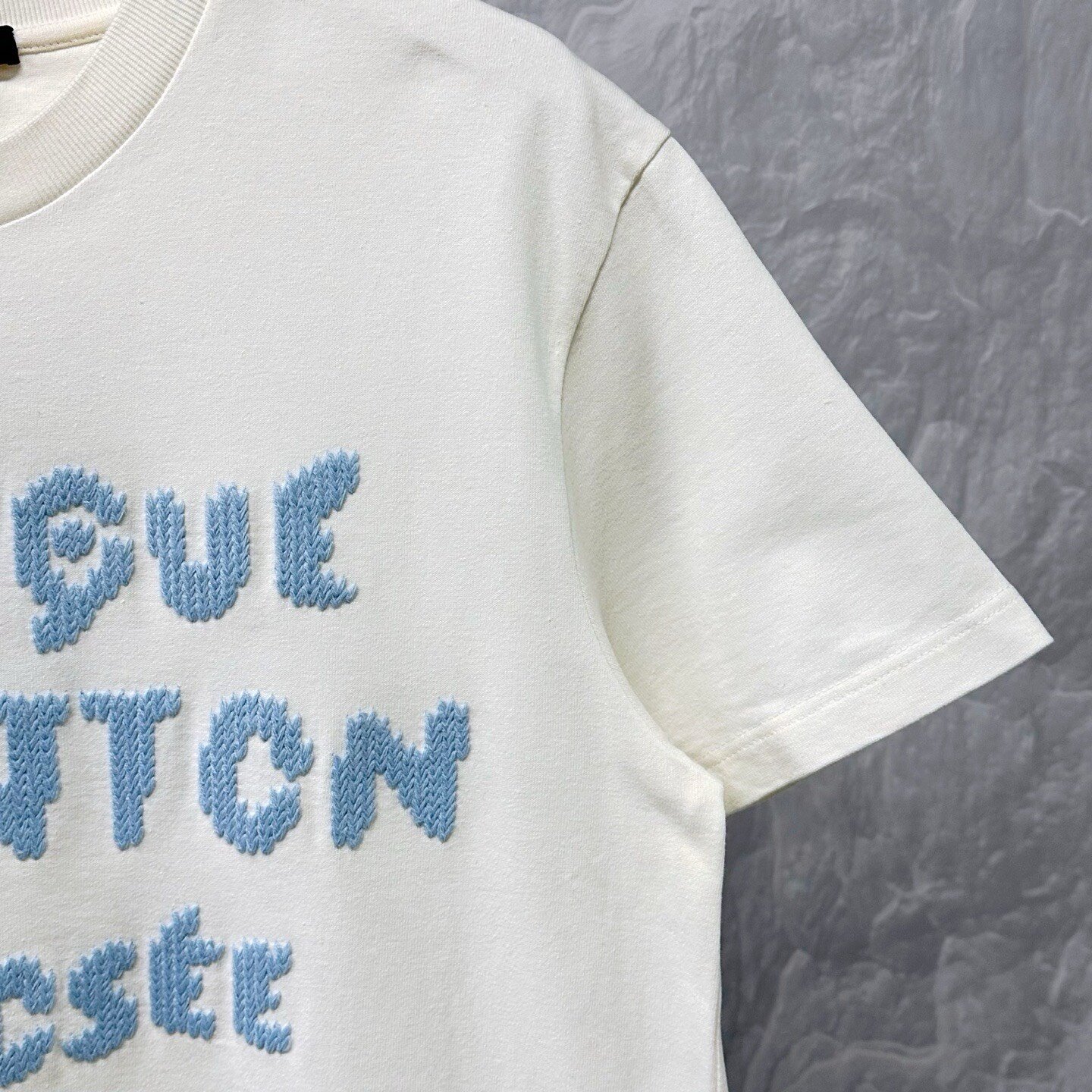 Louis Vuitton Letter Embroidery Short Sleeve — detail