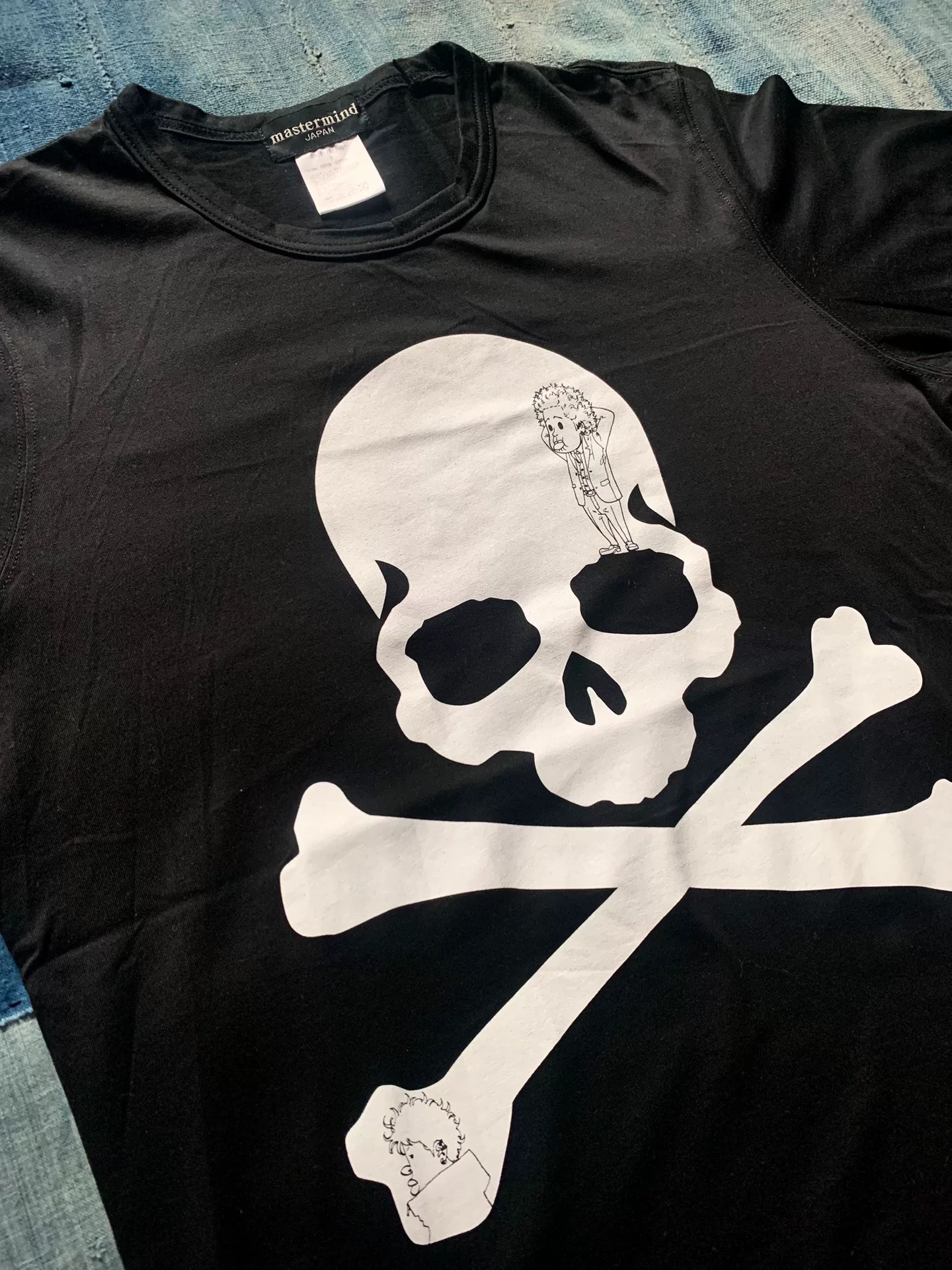 Mastermind Japan x Shinjuku Swan Limited Tee — detail