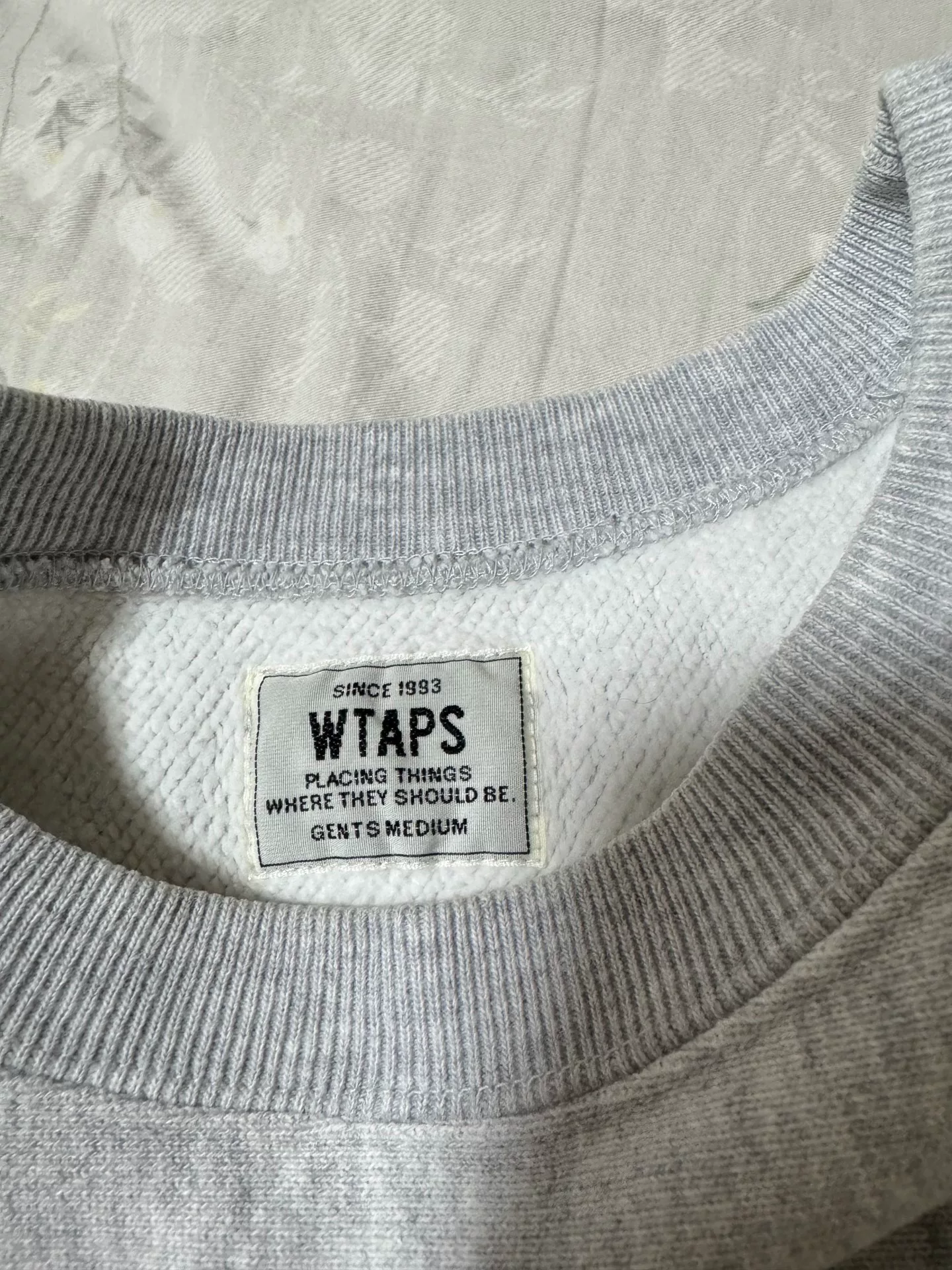WTAPS 17AW Gray Round-Neck Sweatshirt — detail