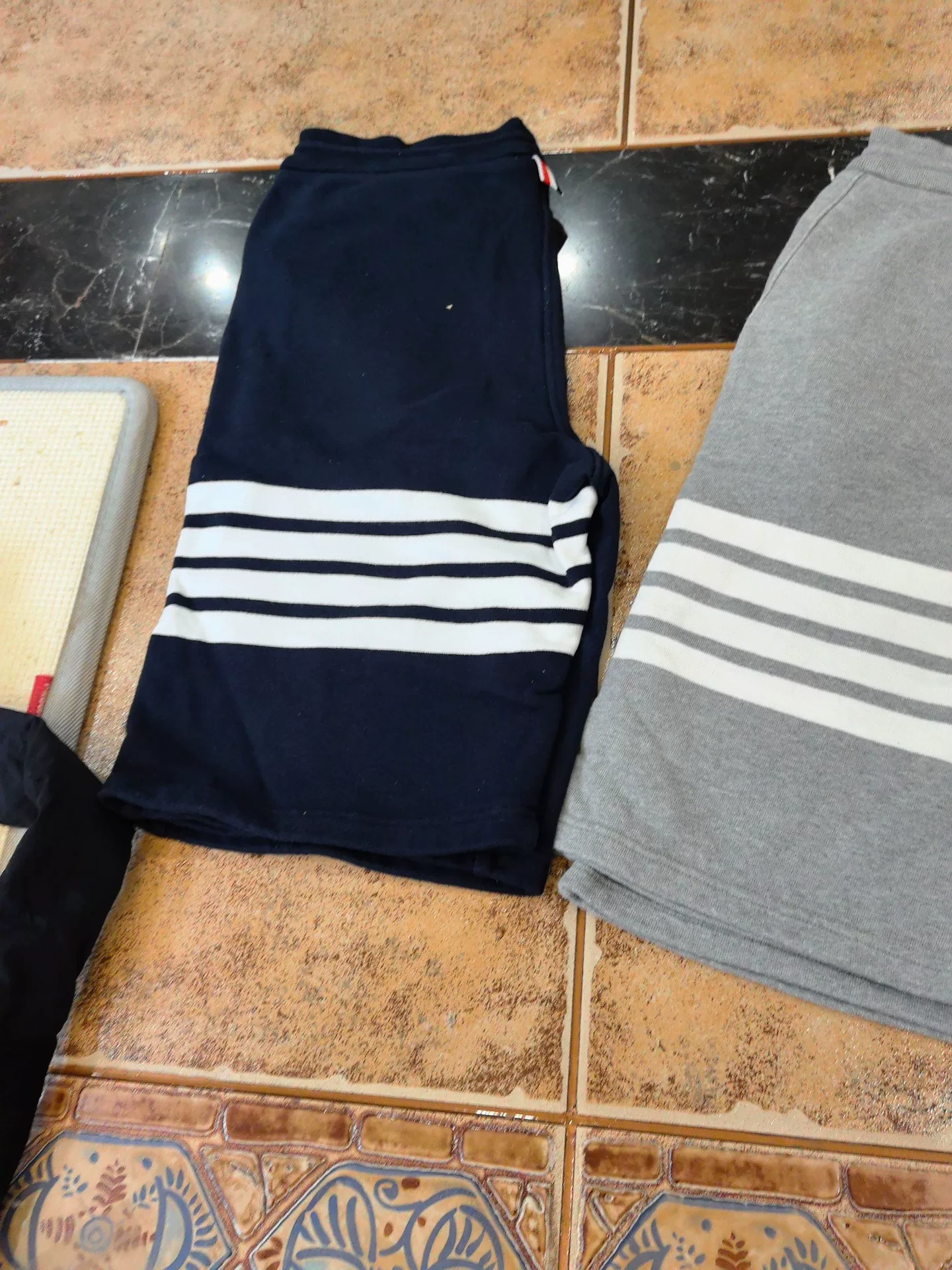 Thom Browne Navy 4-Stripe Shorts Size 2 — front
