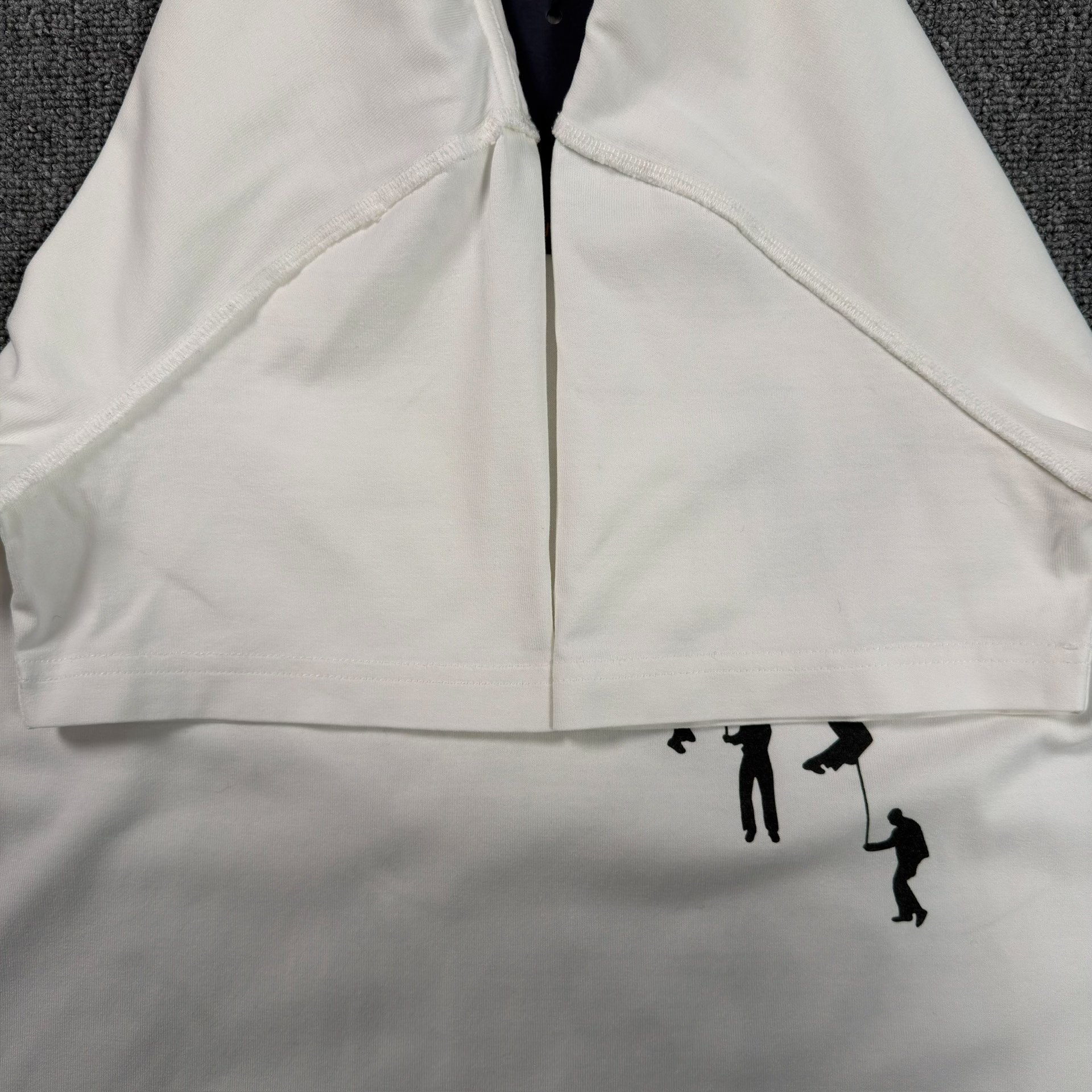 Louis Vuitton White Balloon Print T-shirt — detail