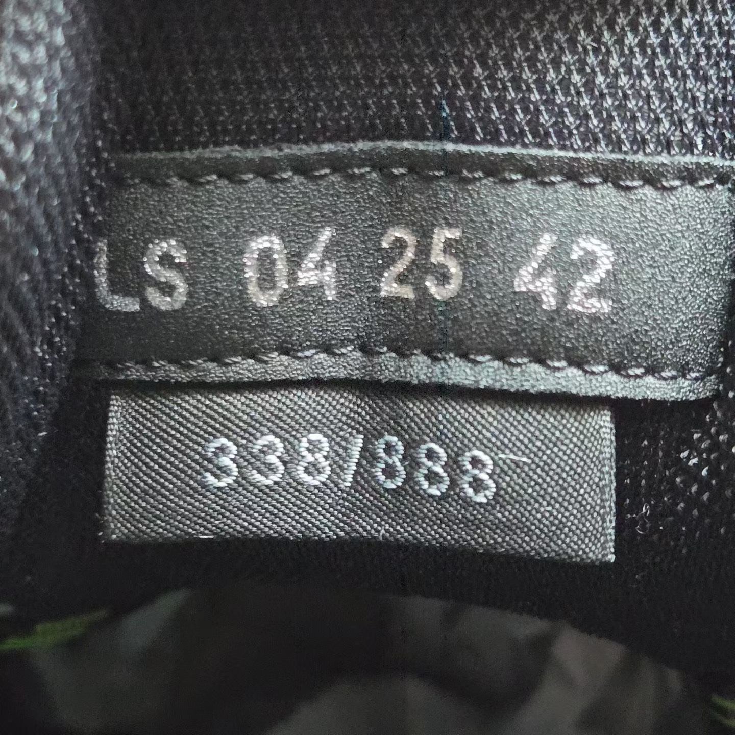 Dior B44 Lewis Hamilton Black Silver — label