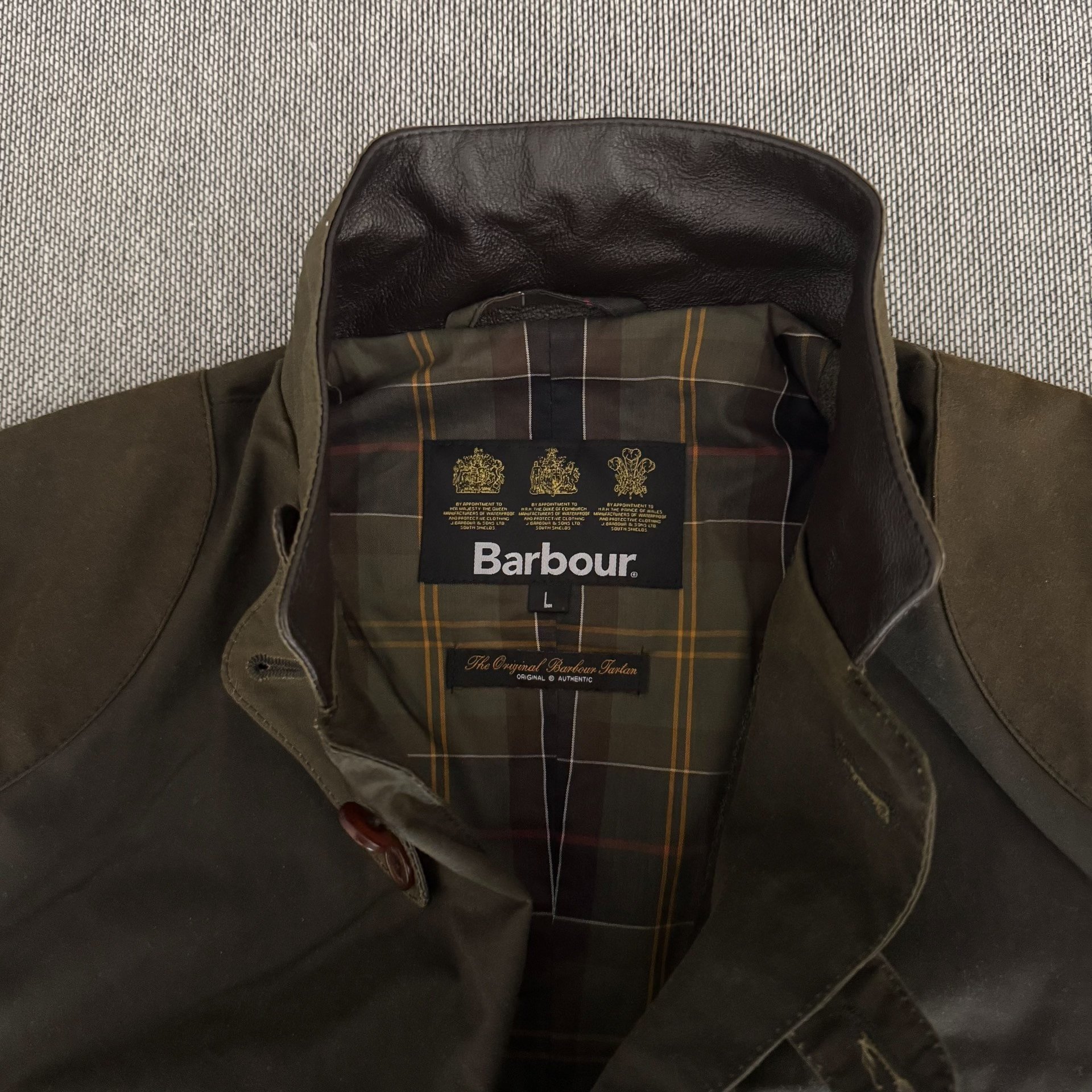 Barbour 007 Beacon Sports Waxed Jacket — detail