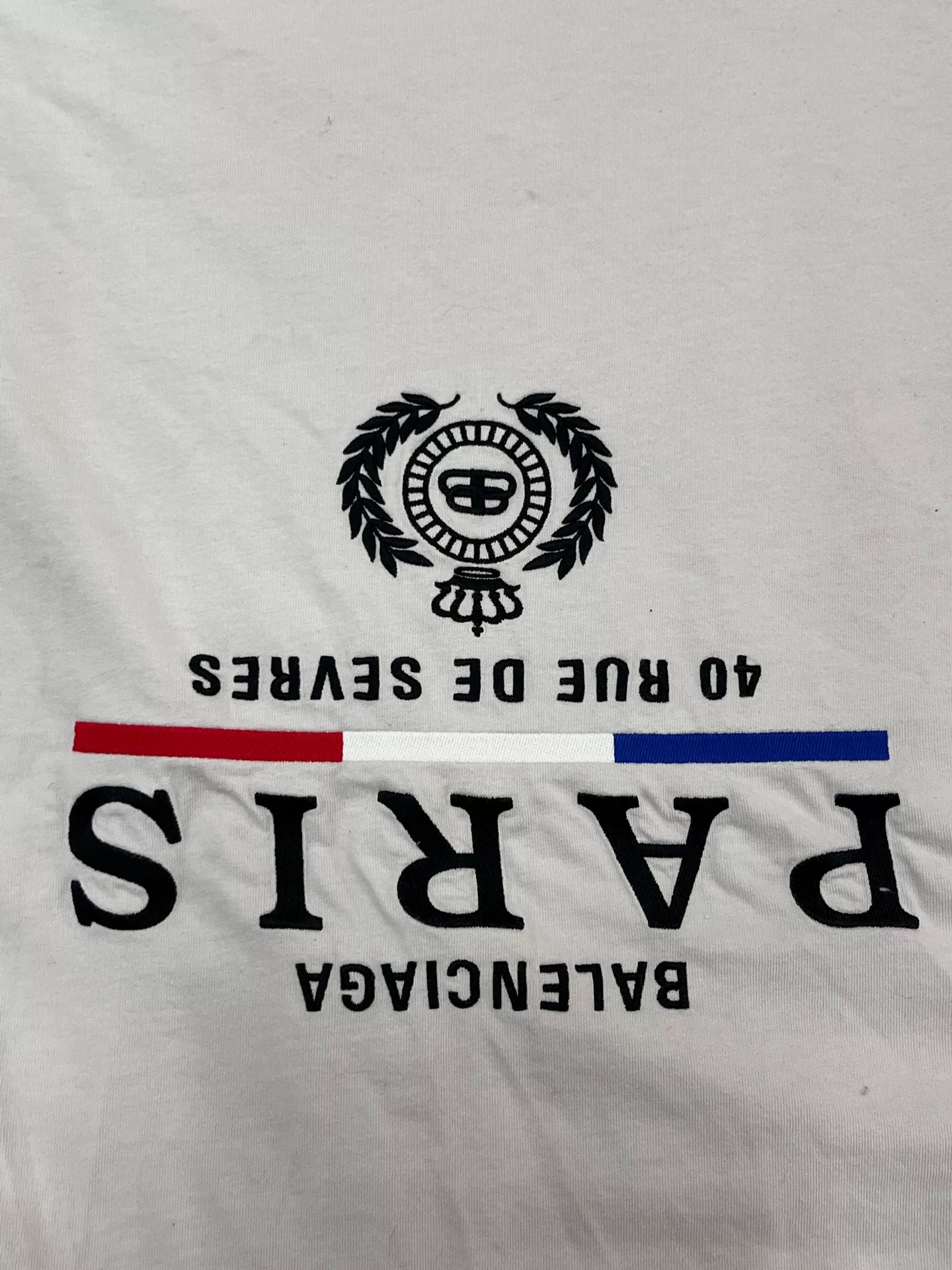 Balenciaga Inverted Paris Print Short-Sleeve T-Shirt — detail