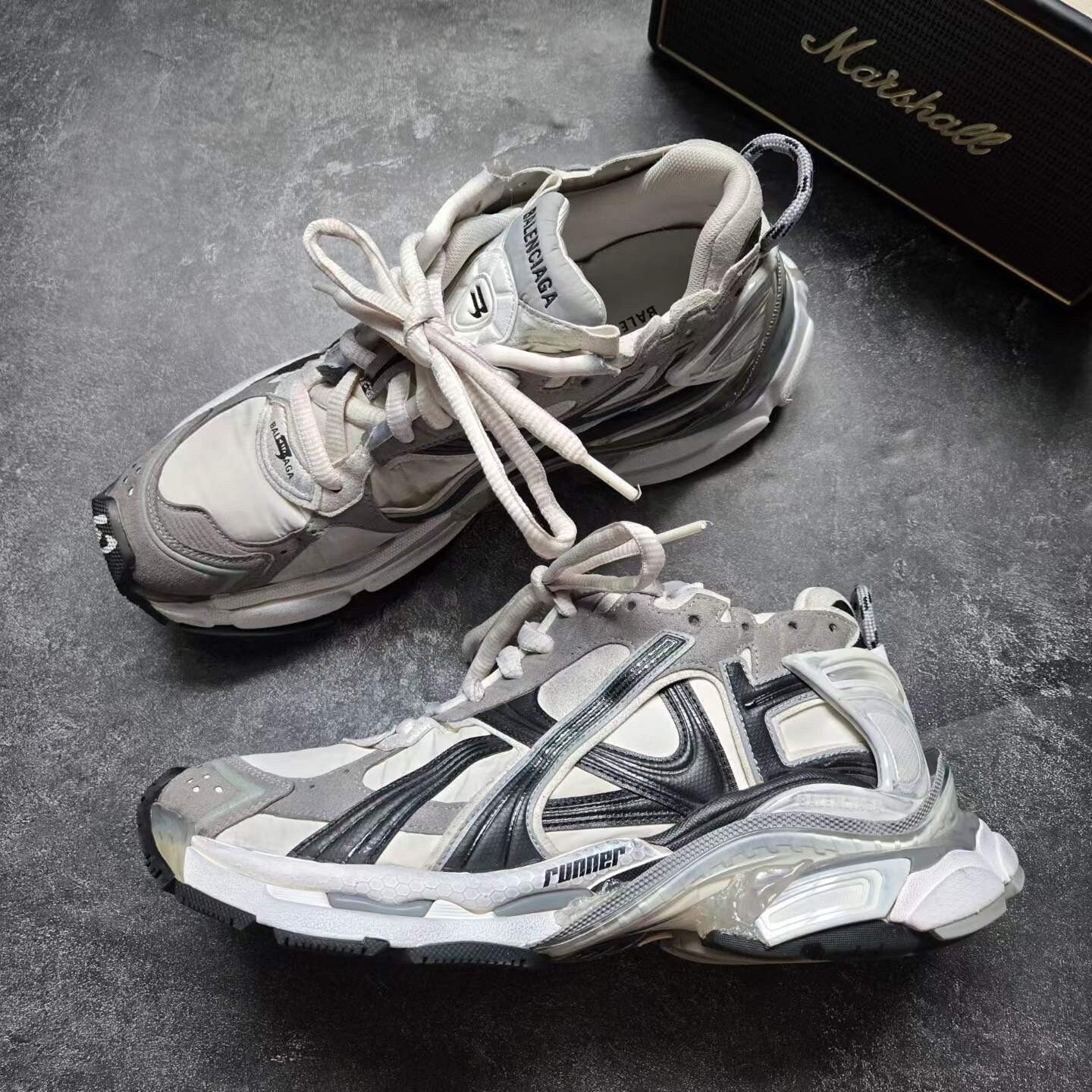 Balenciaga Runner 2.0 Black White — back