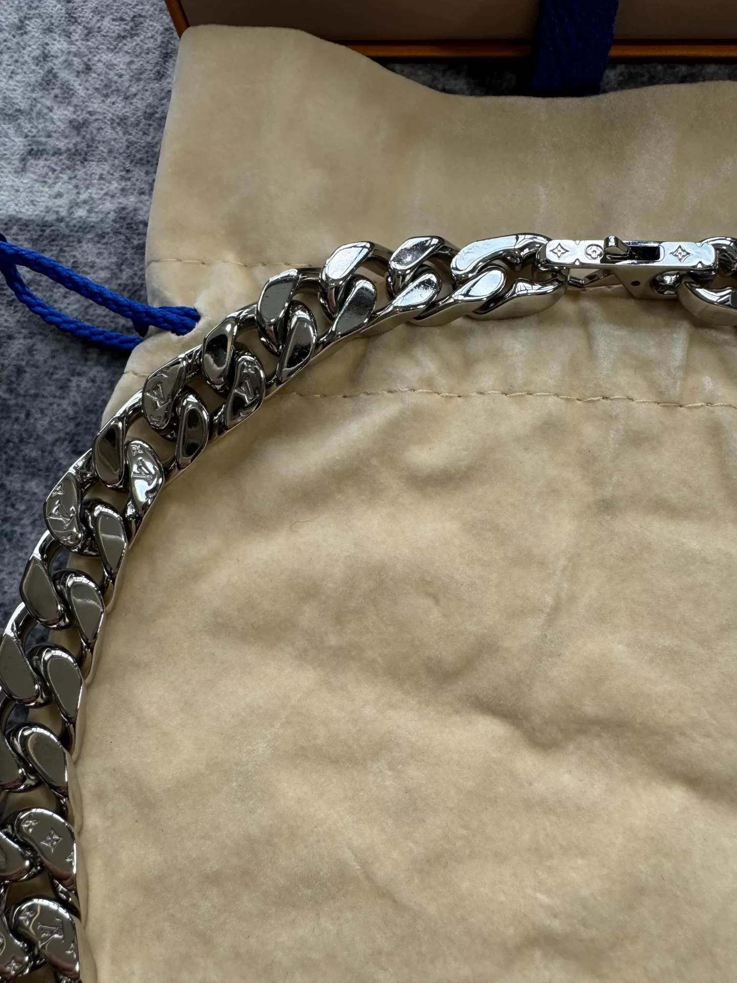 Louis Vuitton Cuban Necklace — front