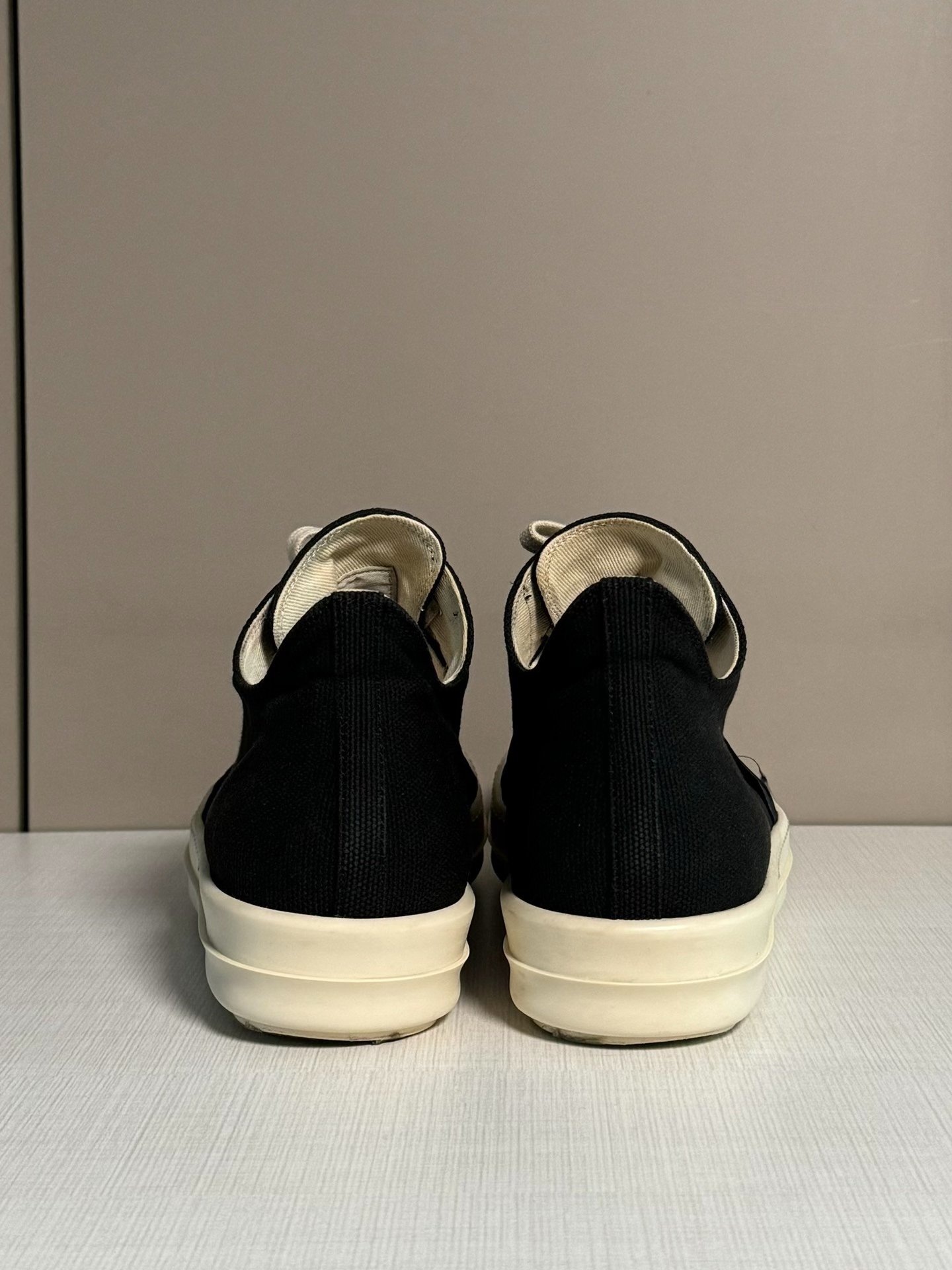 Rick Owens Low-Top Black Sneakers — label