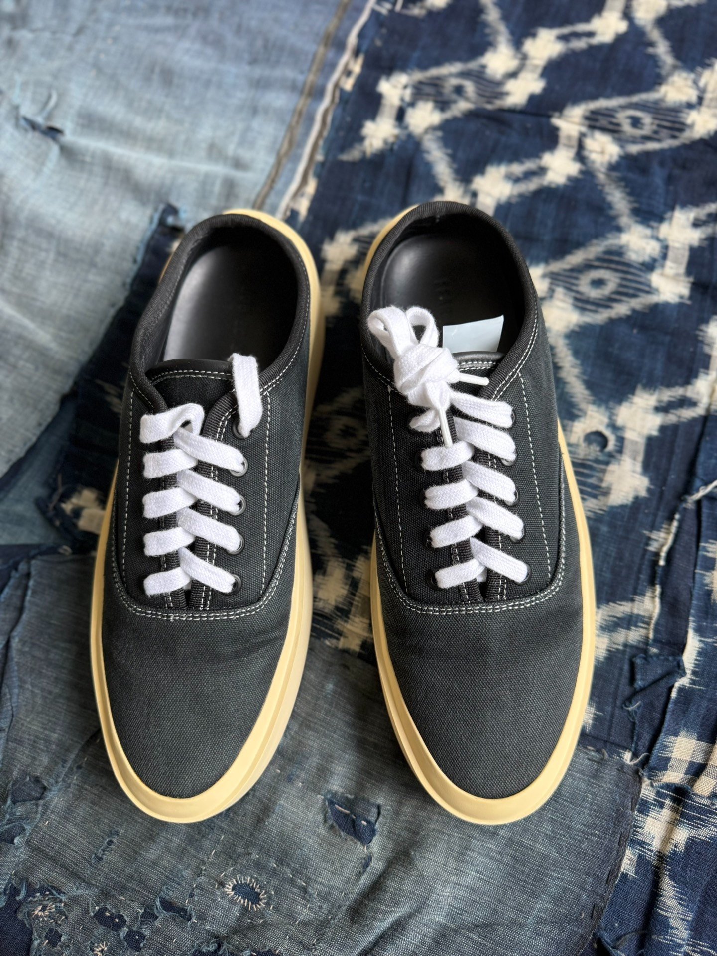 FOG Black Rubber Sole Toe Cap Slippers — label