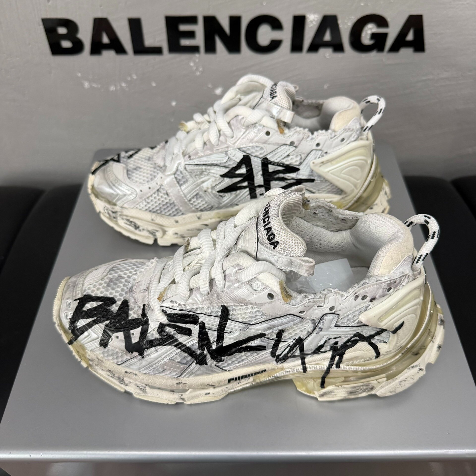 Balenciaga Runner Black White Dad Shoes — detail