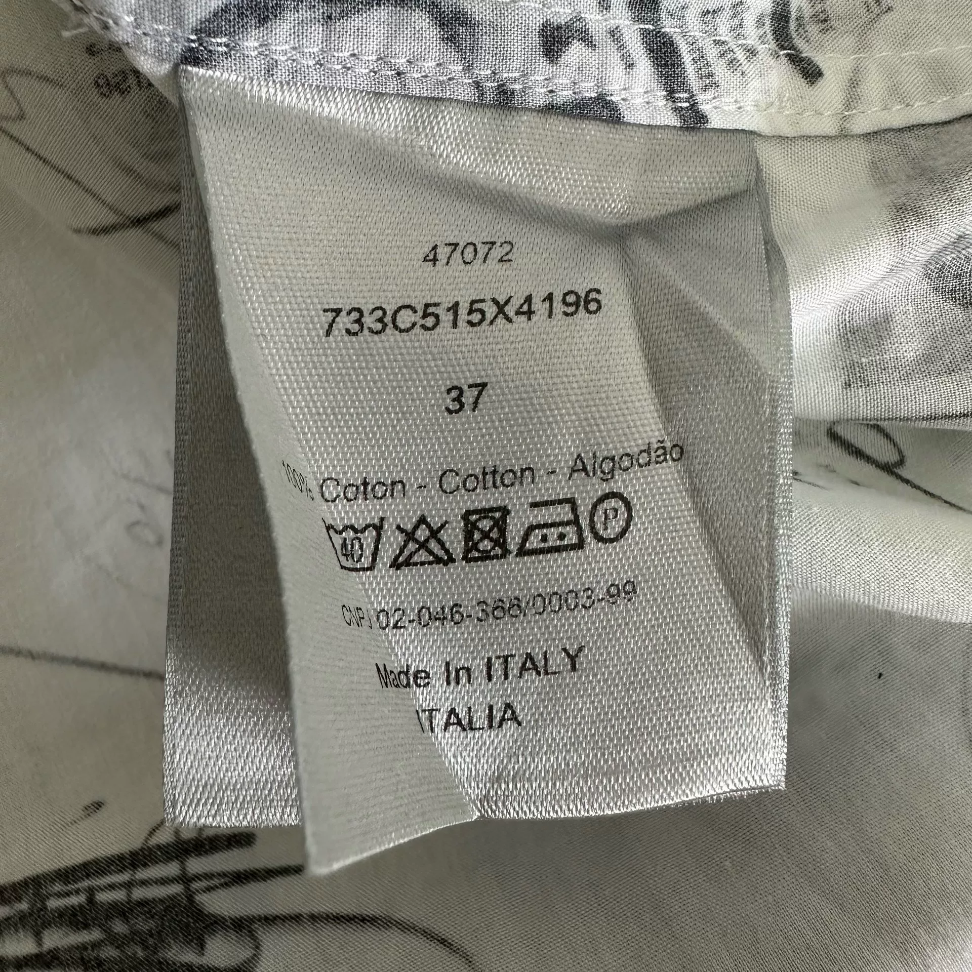 Dior Graffiti Print Embroidered Bee Shirt — label
