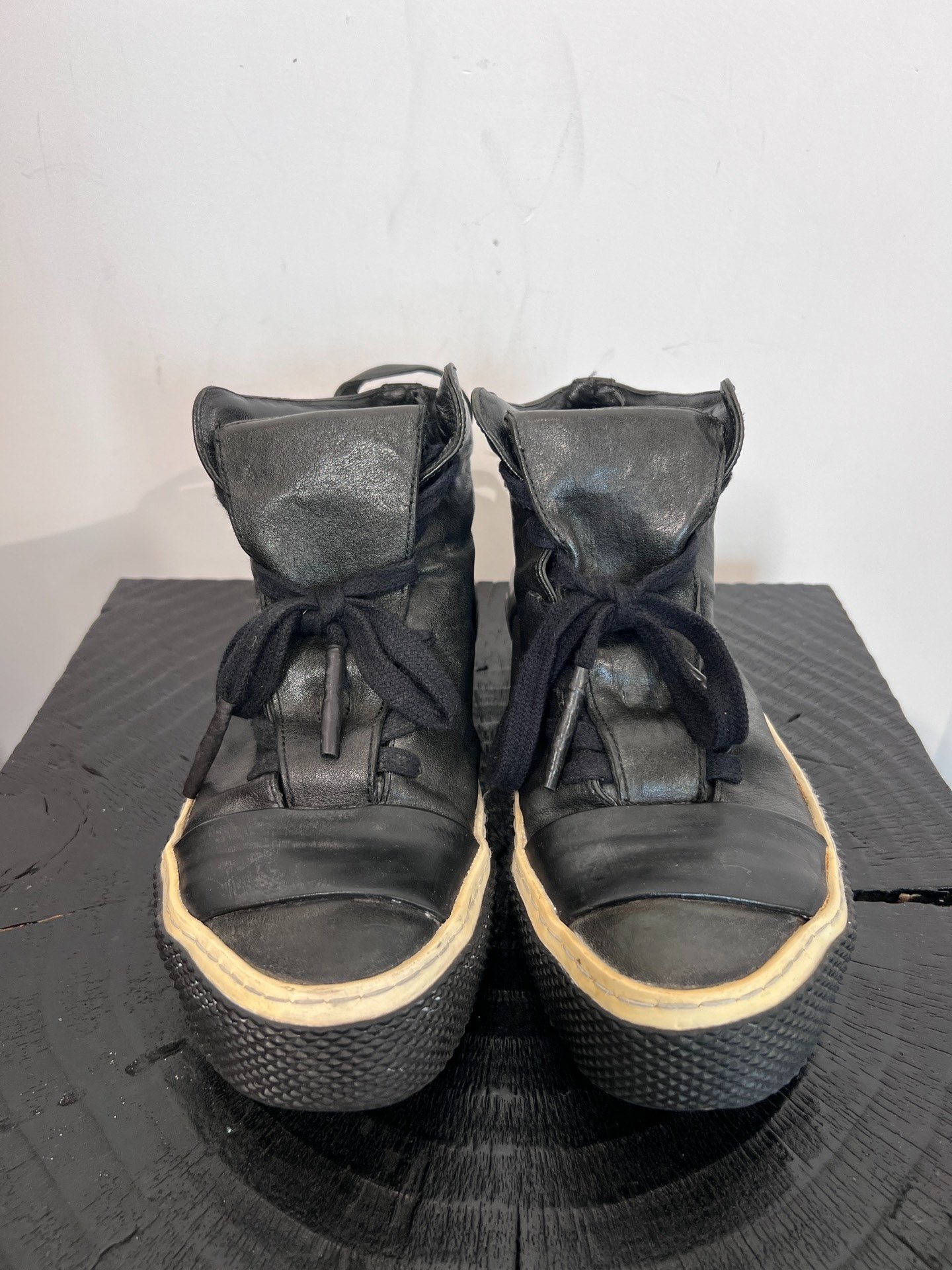 Boris Bidjan Saberi Mid-Top Leather Sneakers — detail