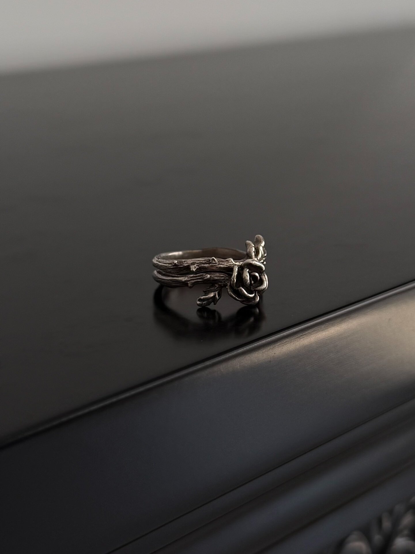 Jean Paul Gaultier Thorned Rose Ring Set — detail