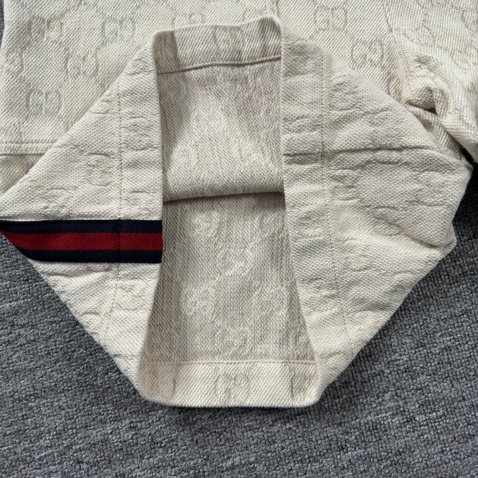Gucci Ivory All-Over Logo Short-Sleeve — label