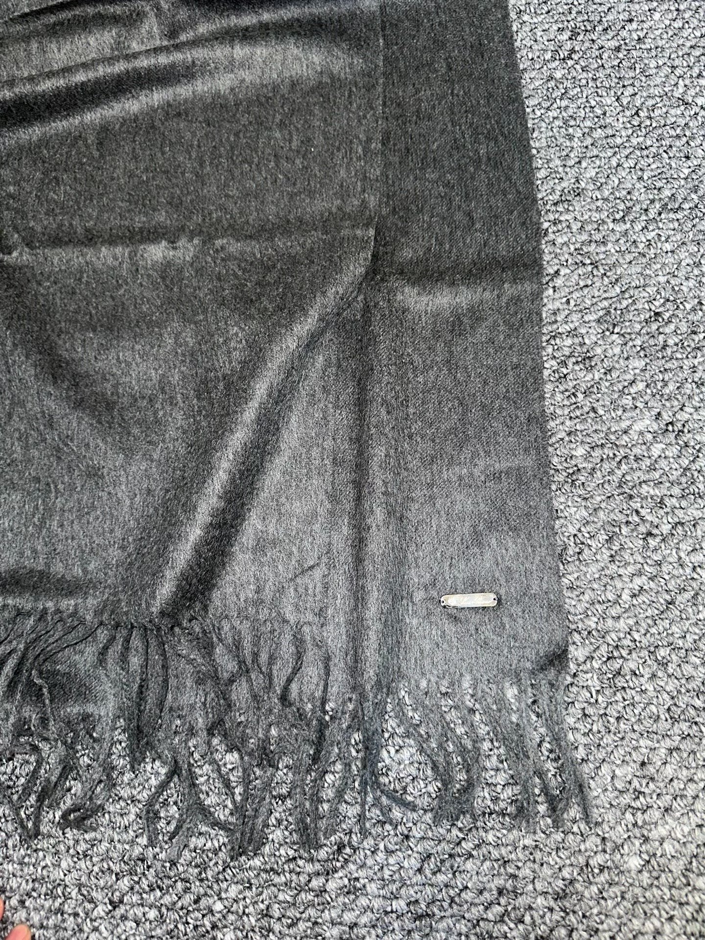 Loro Piana Gray Cashmere Scarf — detail