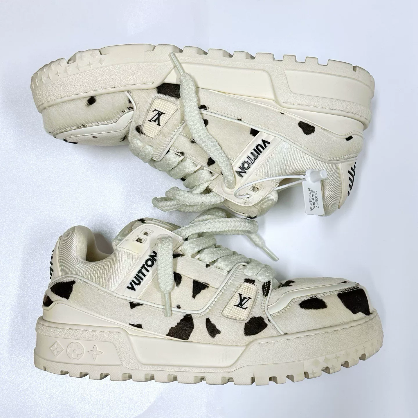 Louis Vuitton Trainer Maxi Cow Print Sneakers — detail