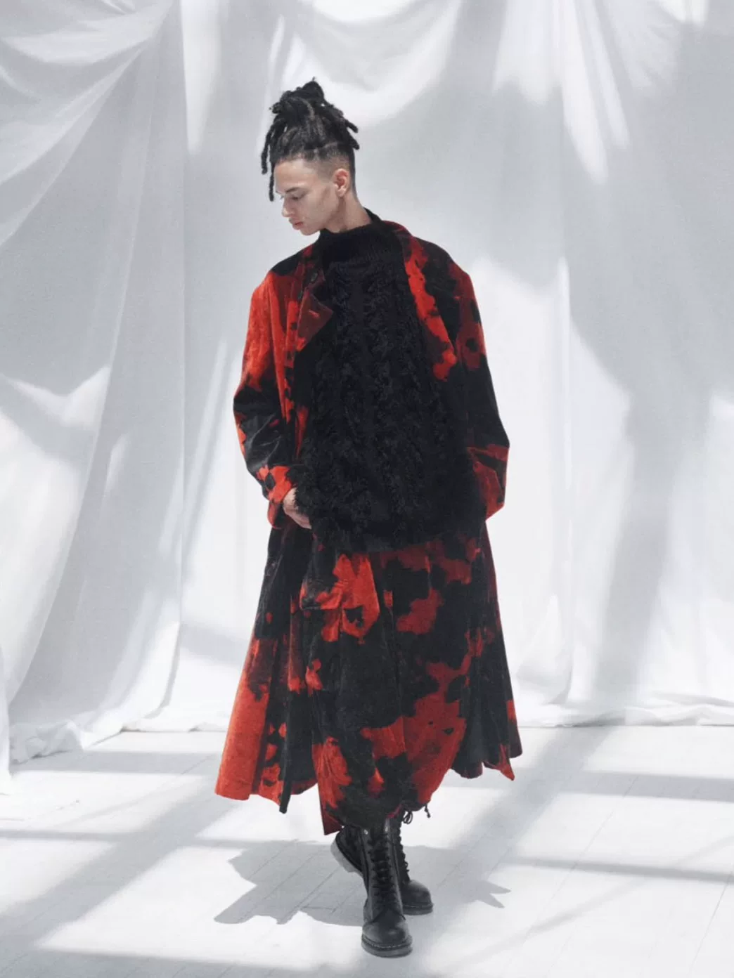 Yohji Yamamoto 24AW Oversize Red-Black Velvet Coat — detail