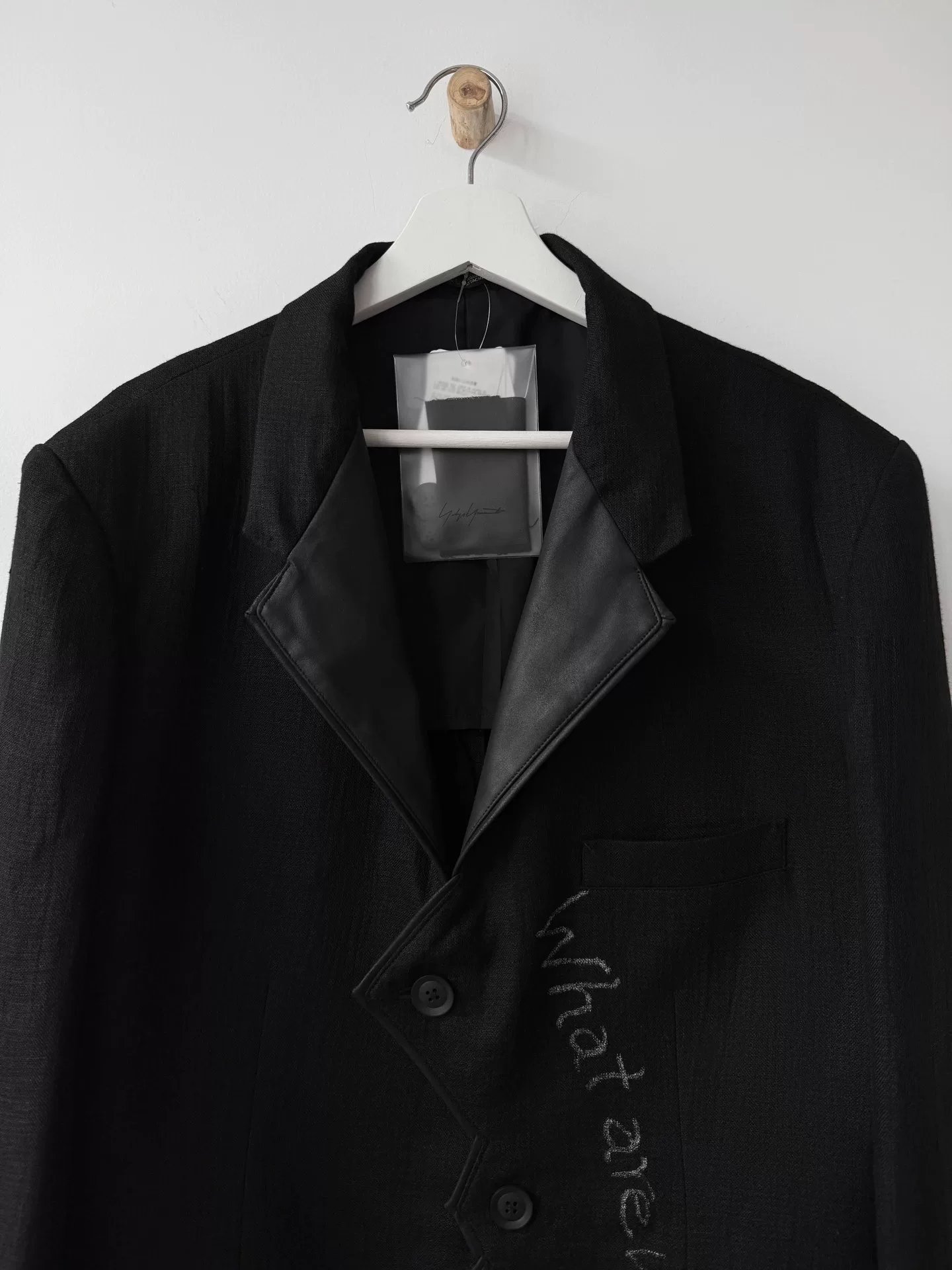 Yohji Yamamoto 23SS Linen Sheepskin Text Blazer — detail