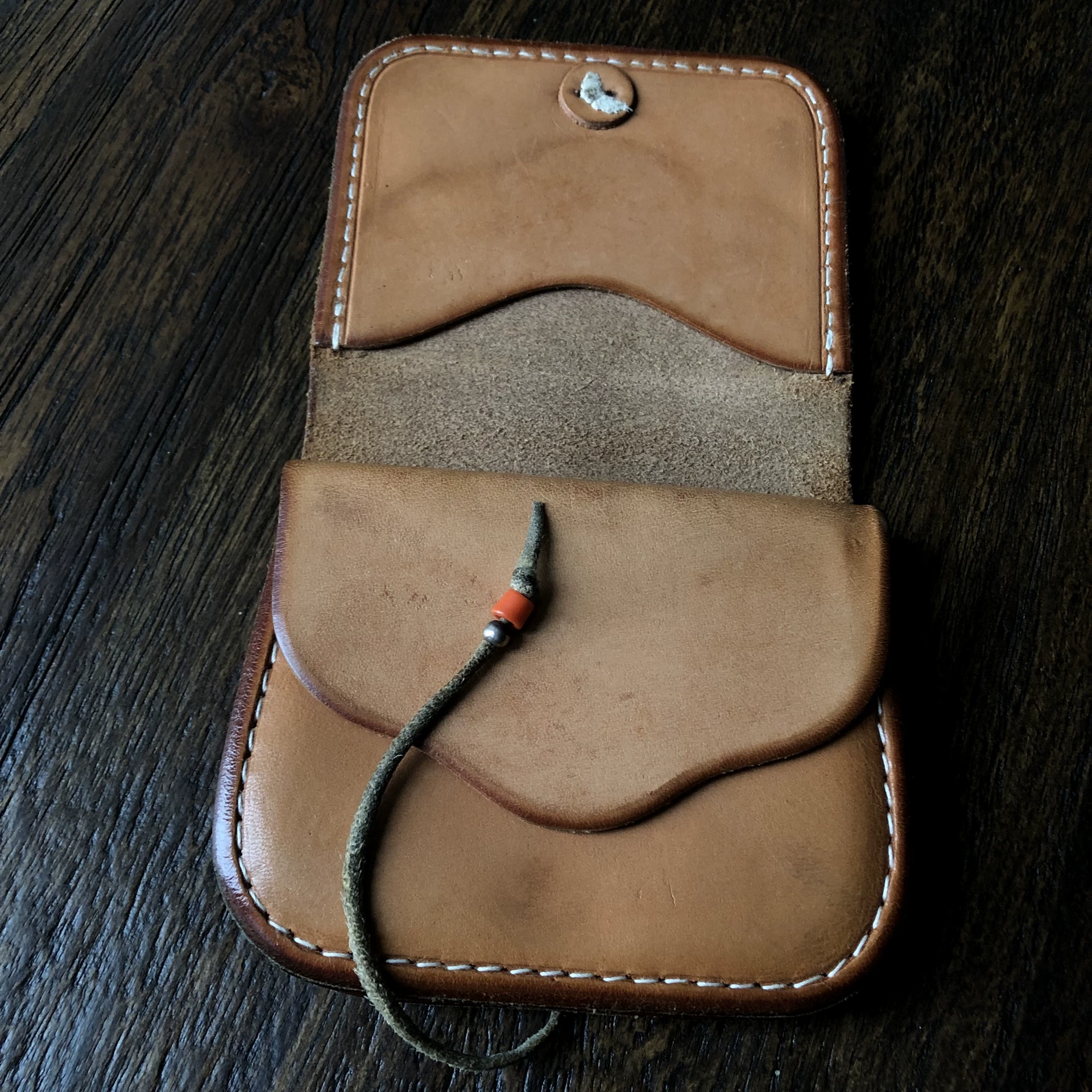 Goros Natural Leather Card Holder — detail