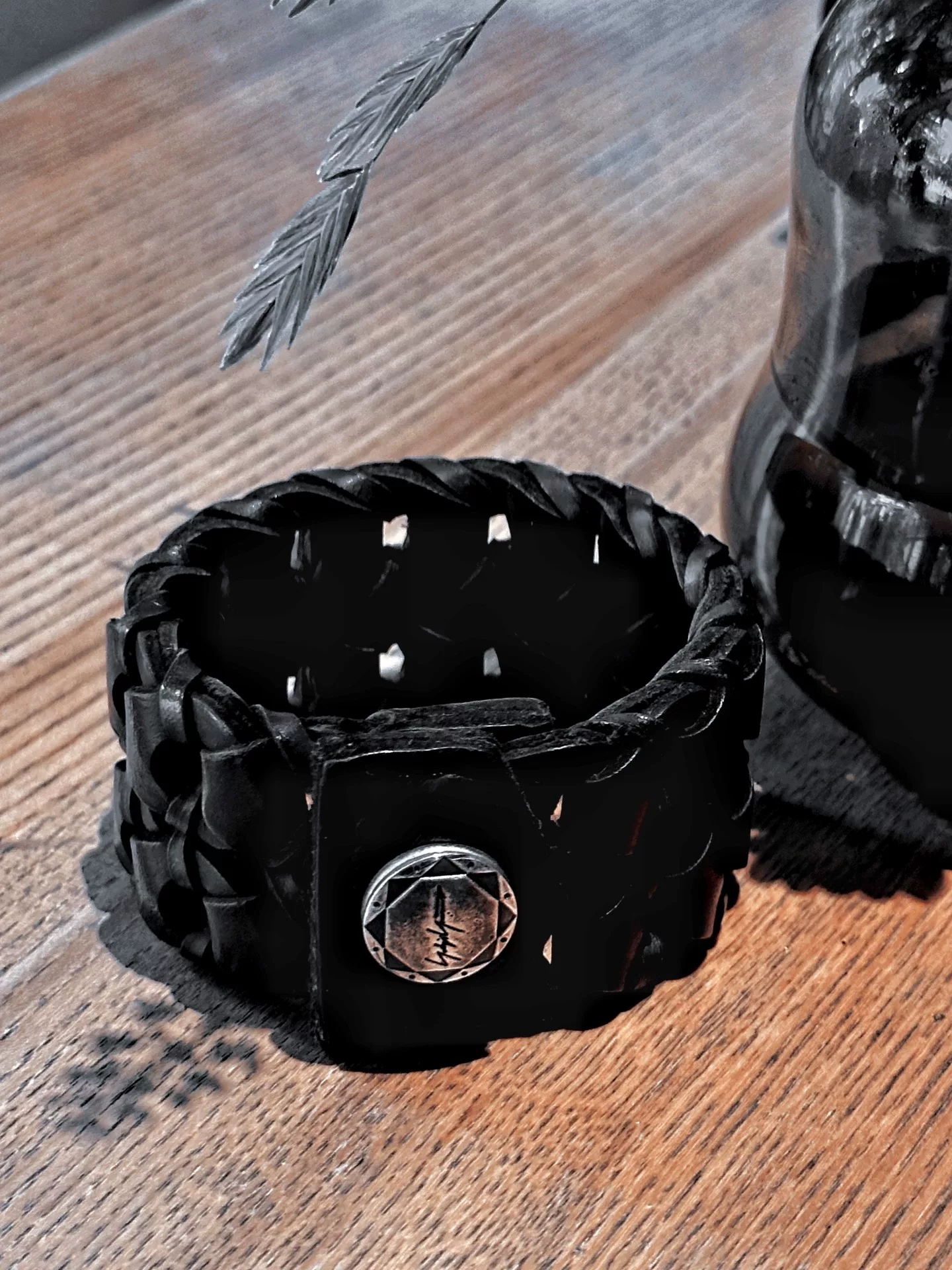 Yohji Yamamoto Silver Clasp Leather Bracelet — detail