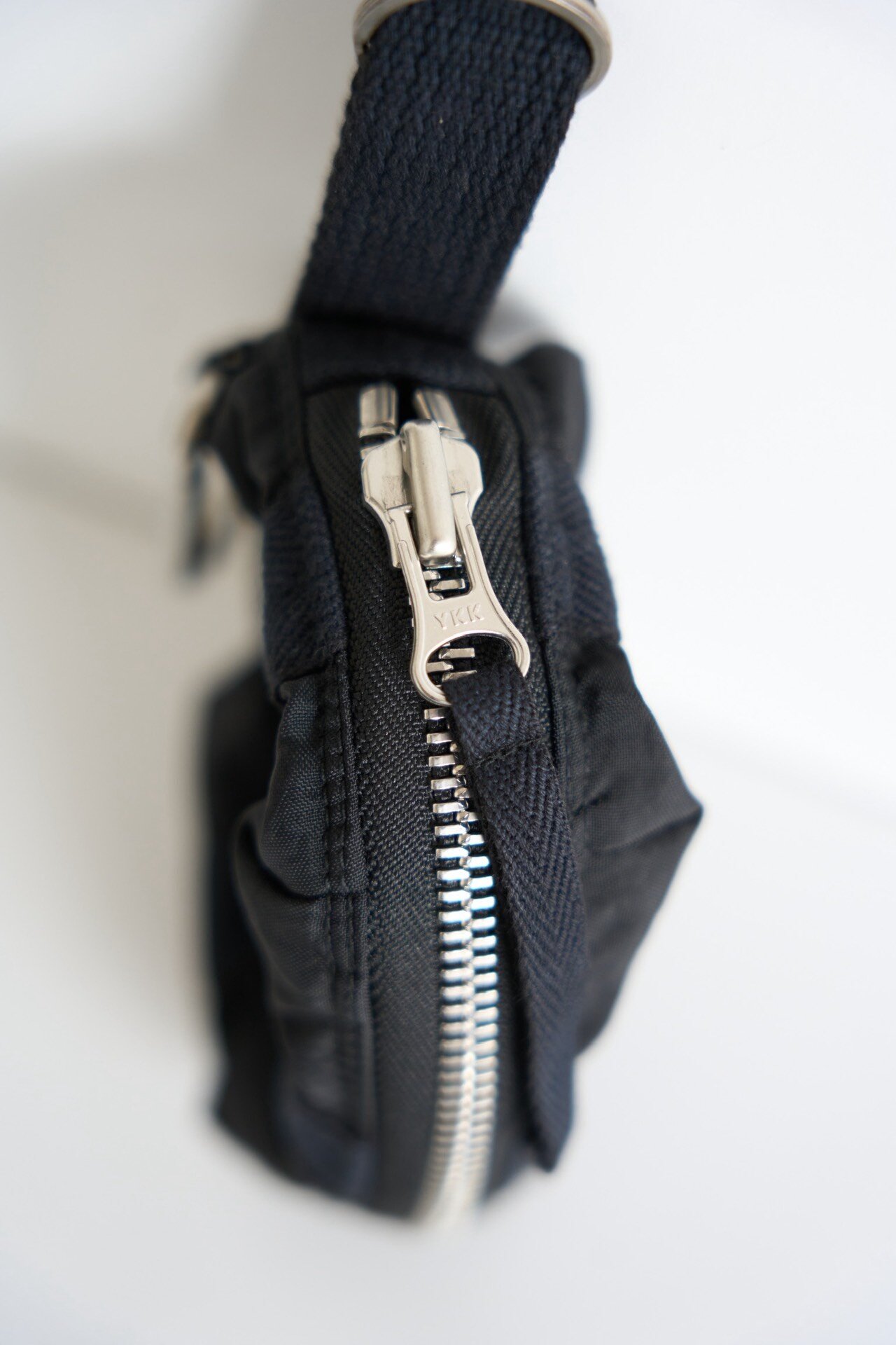 Ziggy Chen 19AW Limited Pendant Bag — back