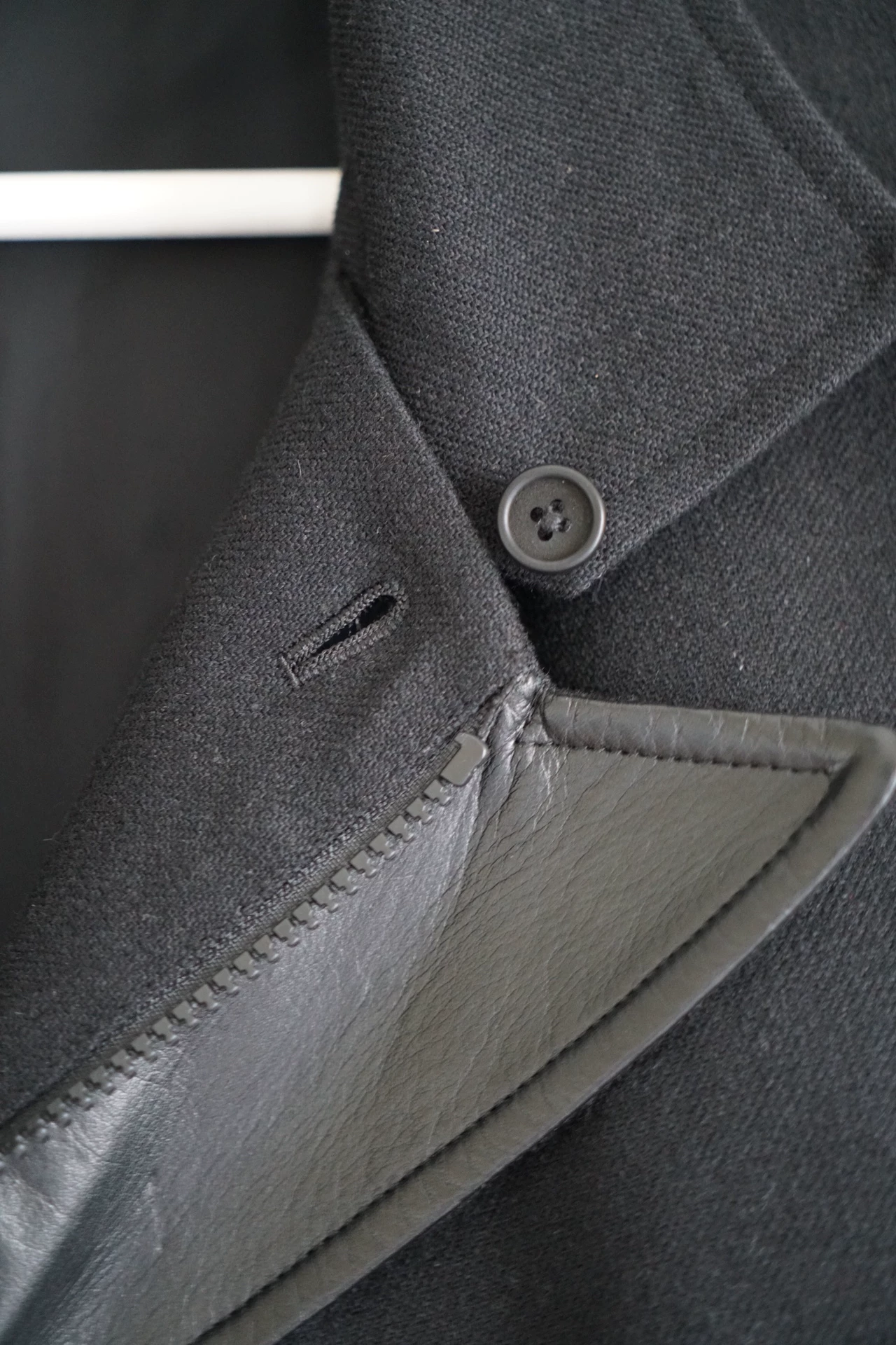 Yohji Yamamoto 13AW Asymmetric Zip Blazer — label