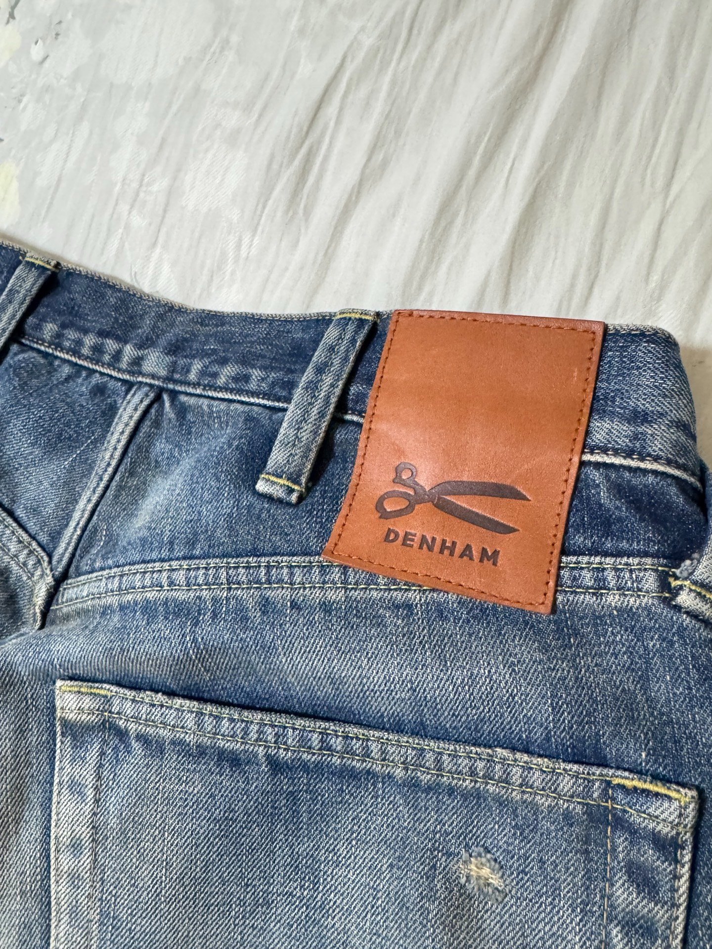 Denham 24SS Jumbo Limited Distressed Patch Jeans — label