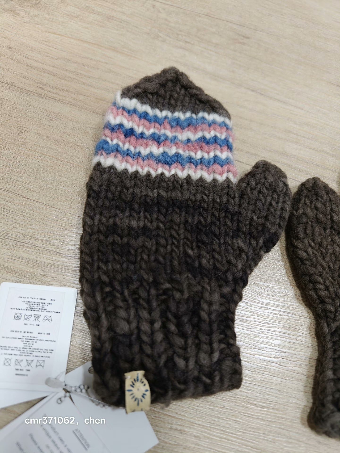VISVIM 11AW Blanket Knit Mittens — detail