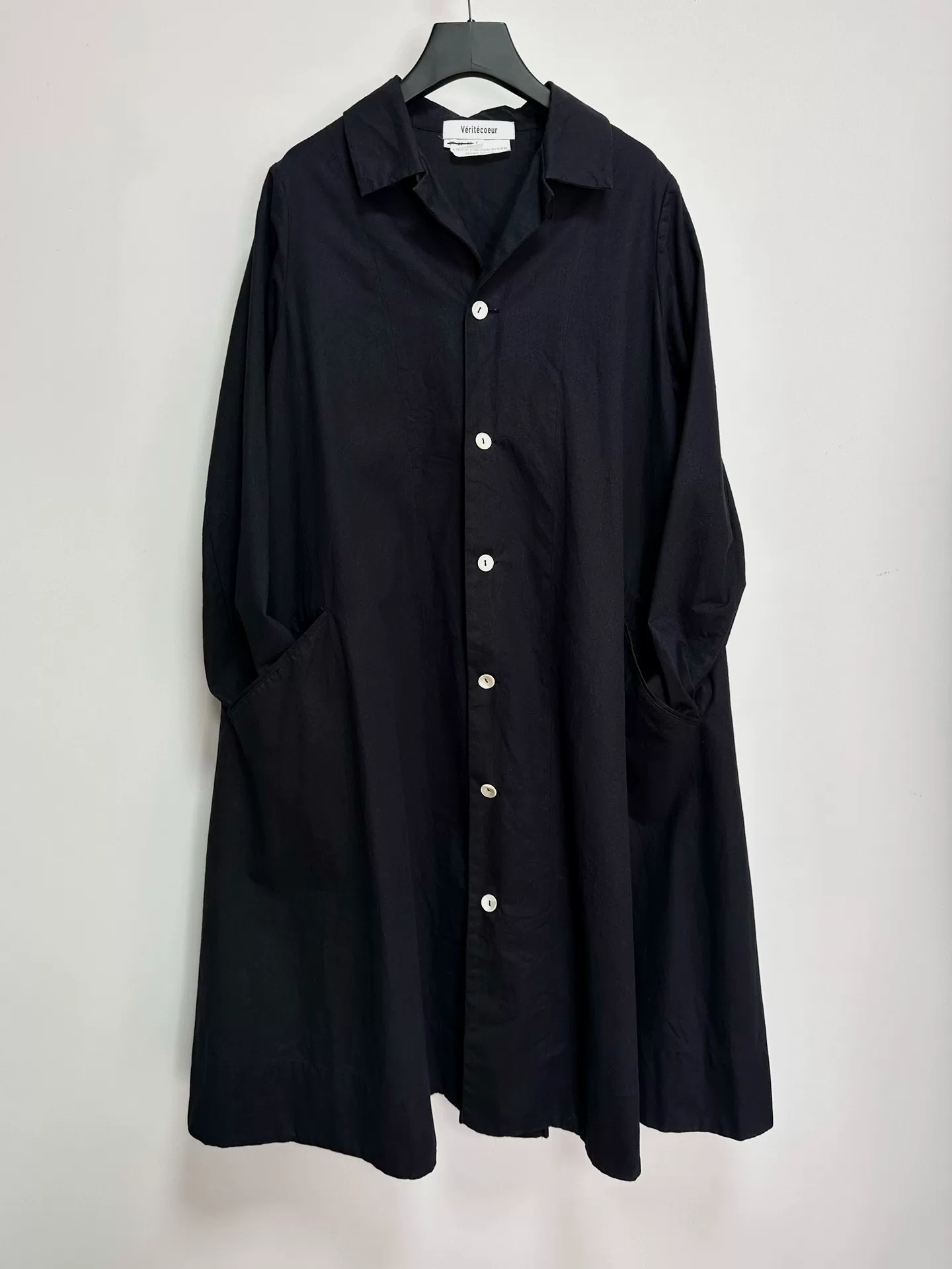 Veritecoeur High-Density Cotton Coat — label