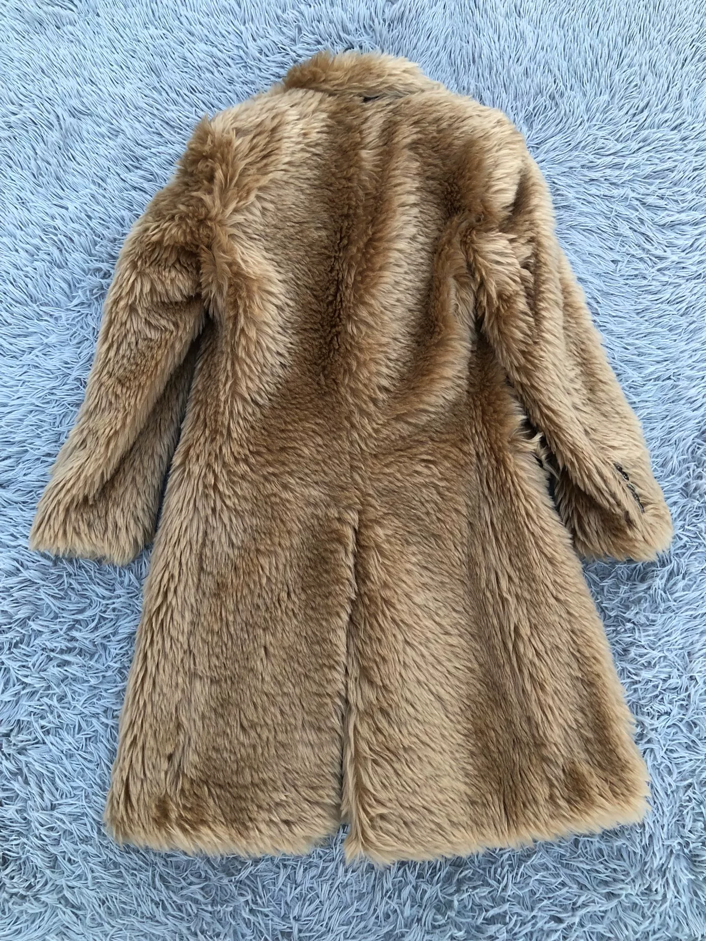 Saint Laurent 16FW Golden Fur Coat — label