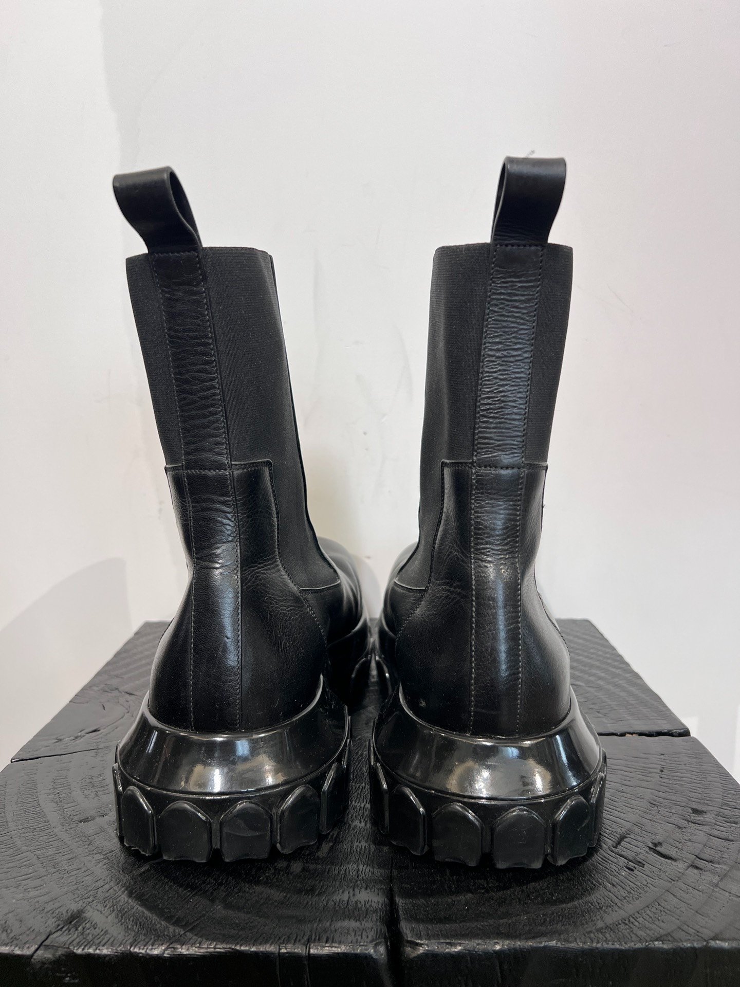 Rick Owens Bozo Octopus Sole Chelsea Boots — detail