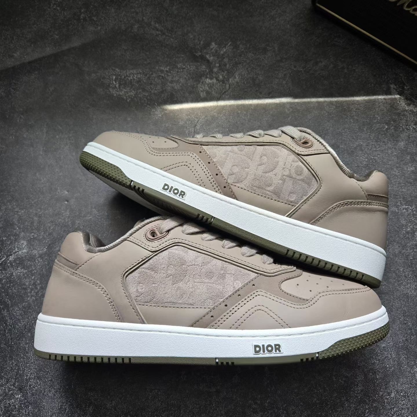 Dior B27 New Beige Sneakers — label