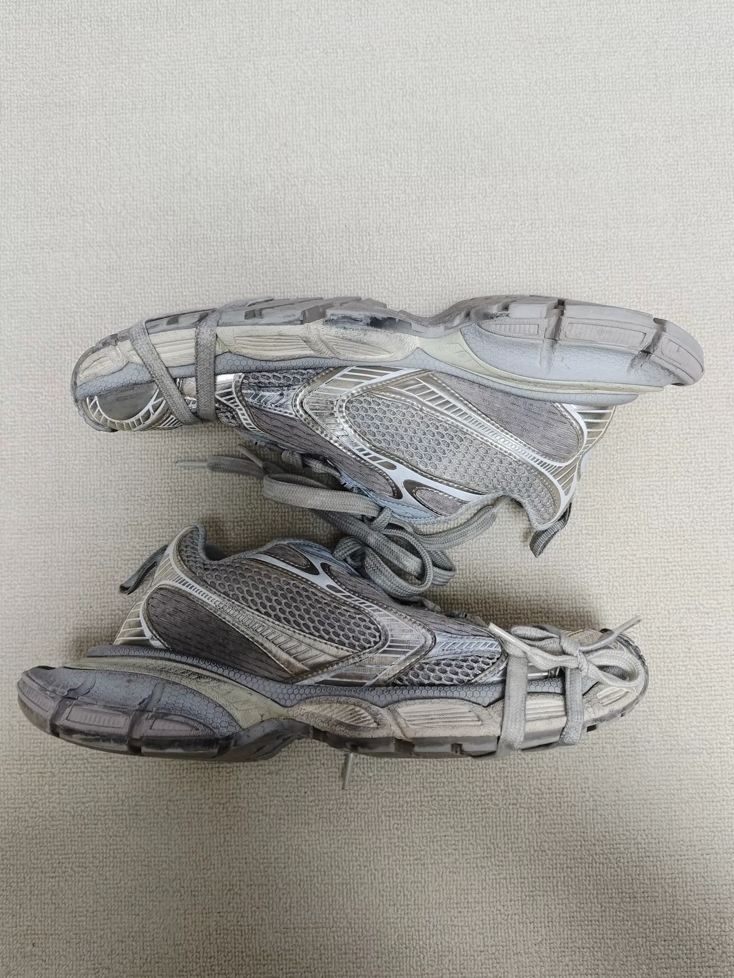 Balenciaga 3xl Low-Top Lace-Up Shoes — label