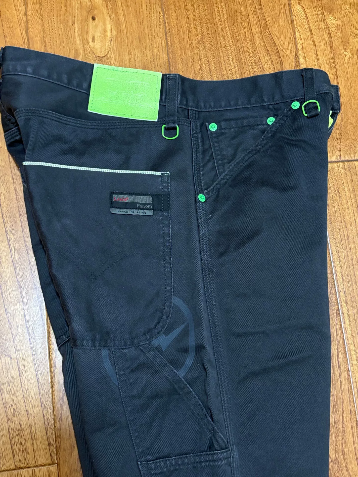 Levis Fenom Chino Cropped Pants — detail