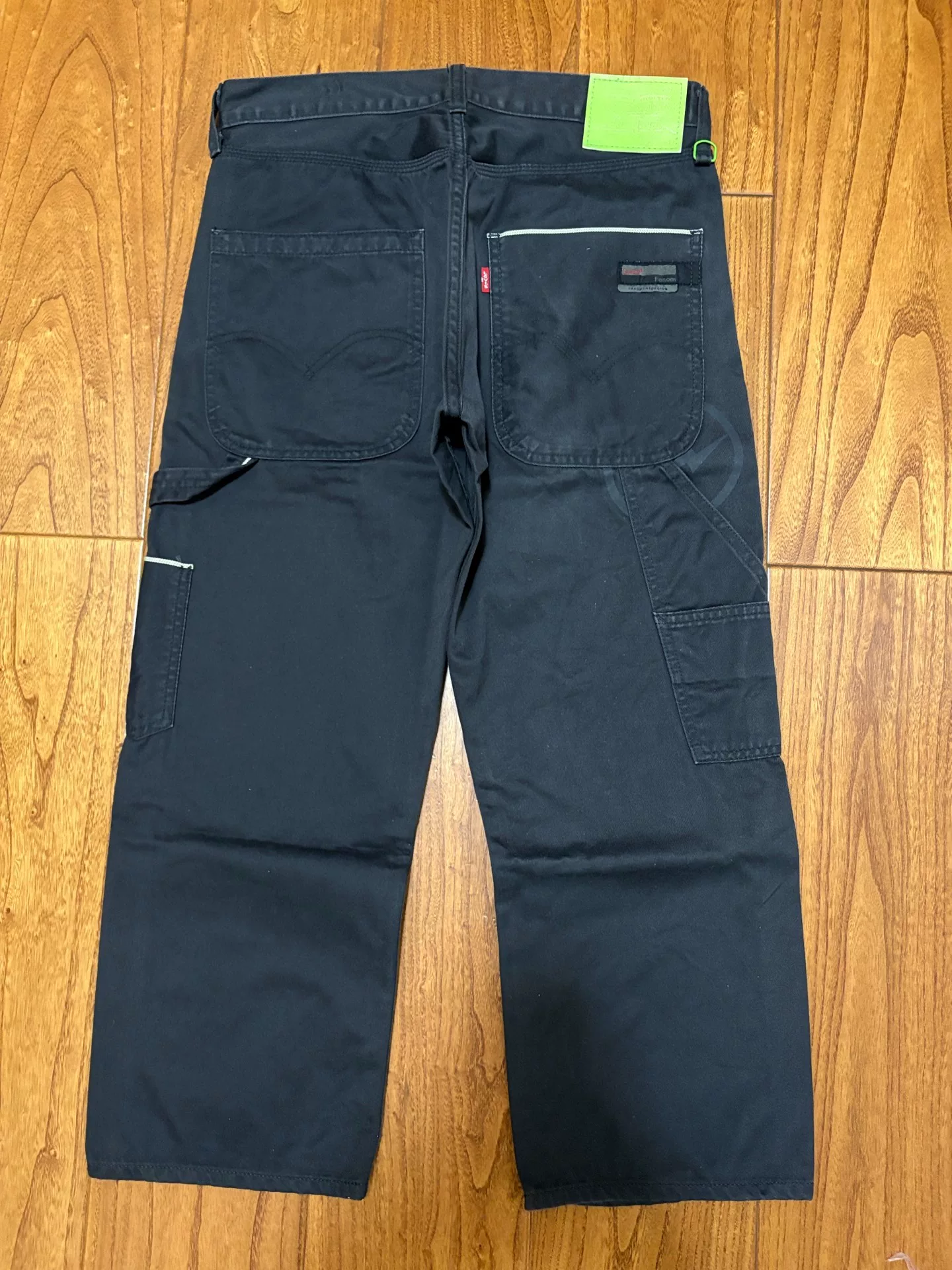 Levis Fenom Chino Cropped Pants — front