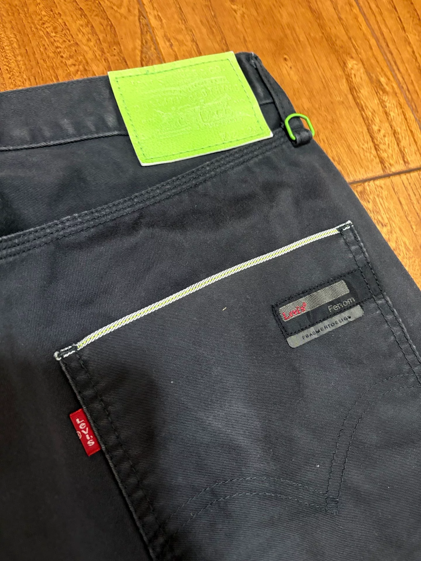 Levis Fenom Chino Cropped Pants — back