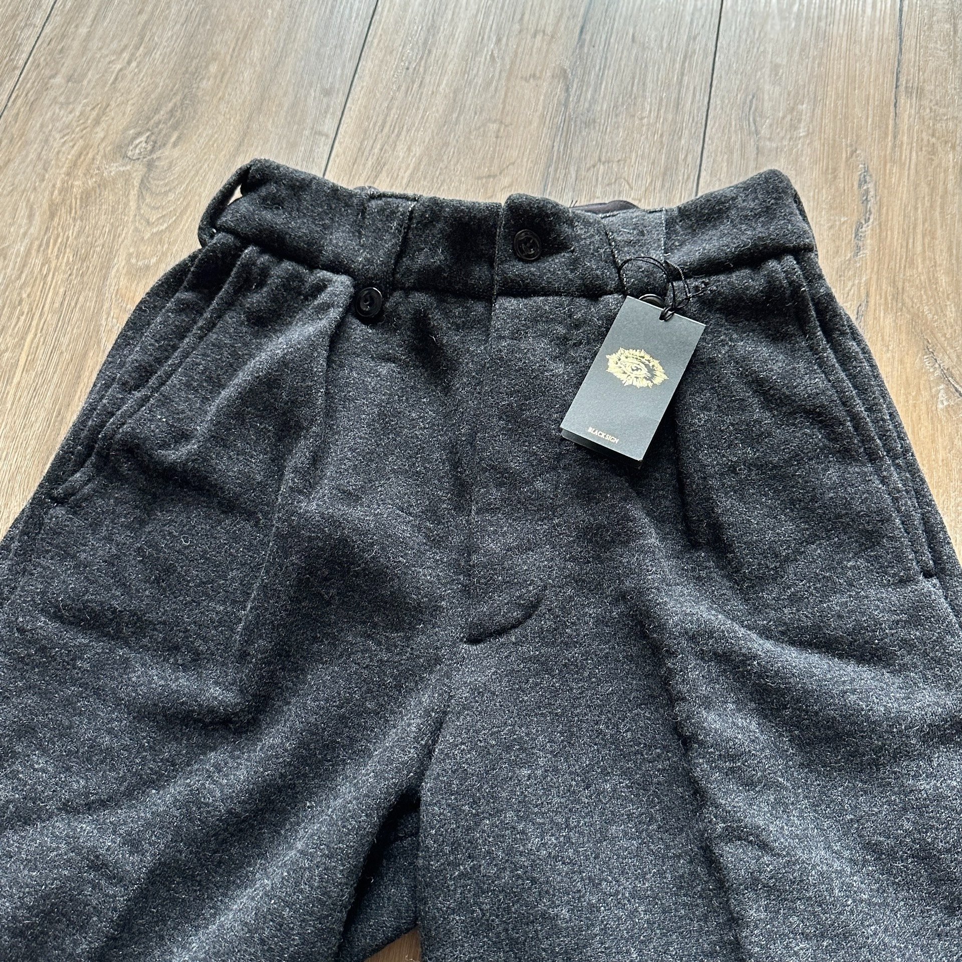 Black Retro High-Waisted Wide-Leg Pants — detail