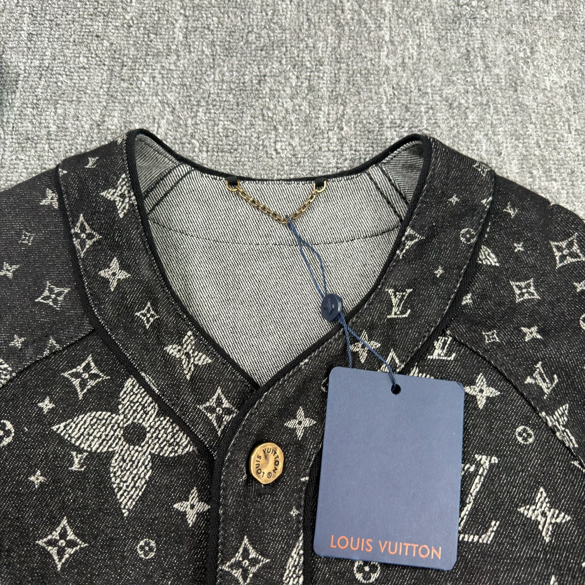 Louis Vuitton Monogram Black Short-Sleeve Shirt — detail
