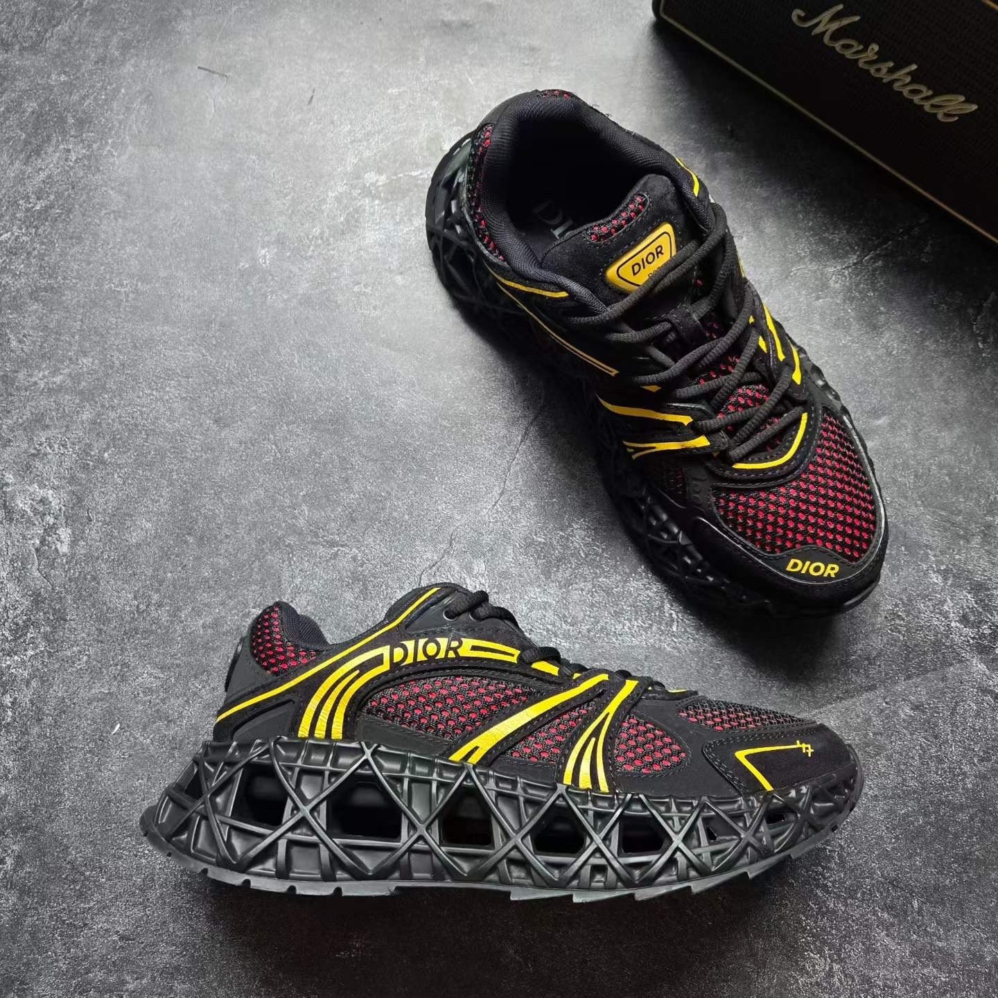 Dior B35 Black Red Sneakers — label