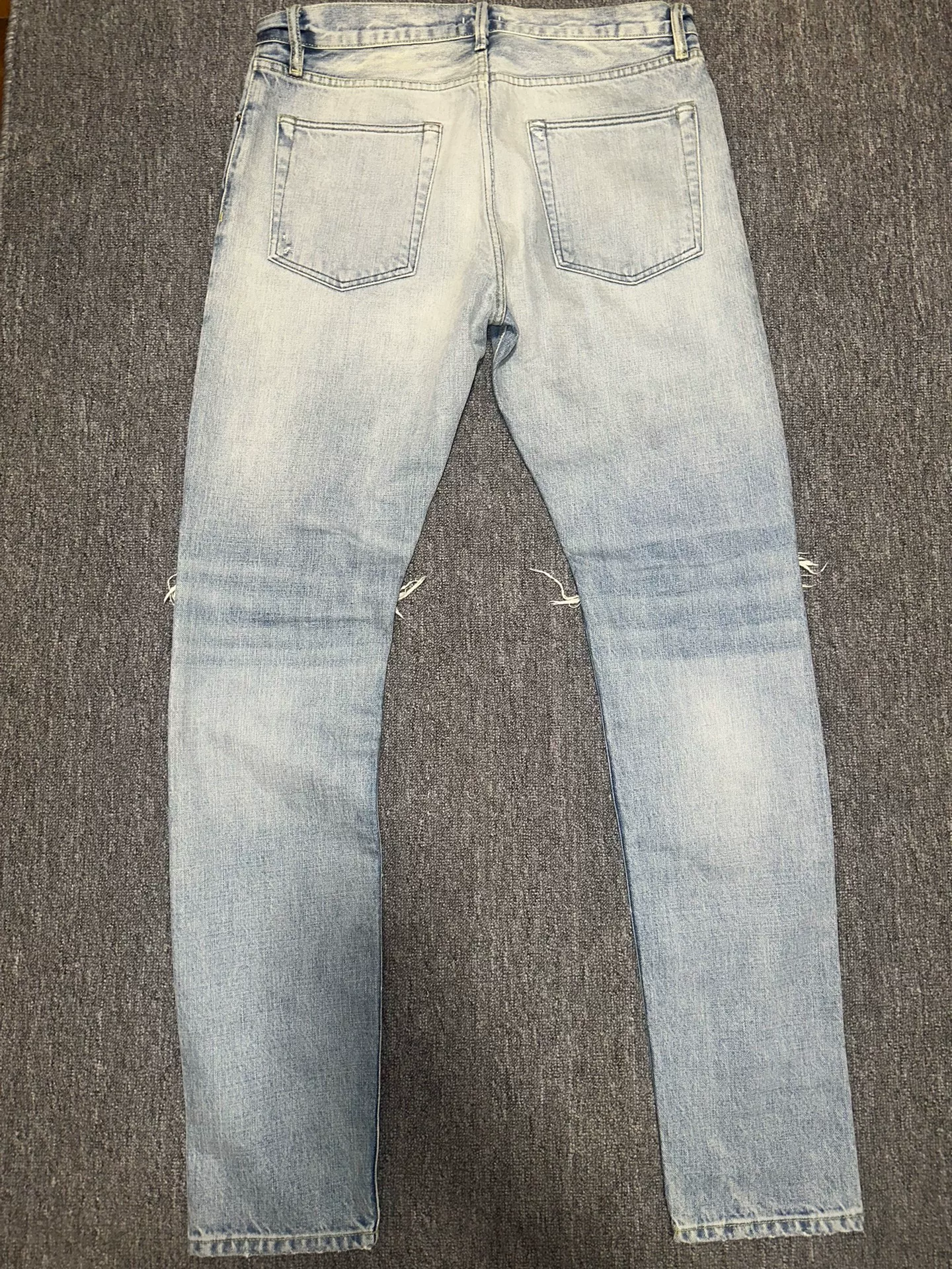 Fear of God Season 6 Distressed Jeans — label